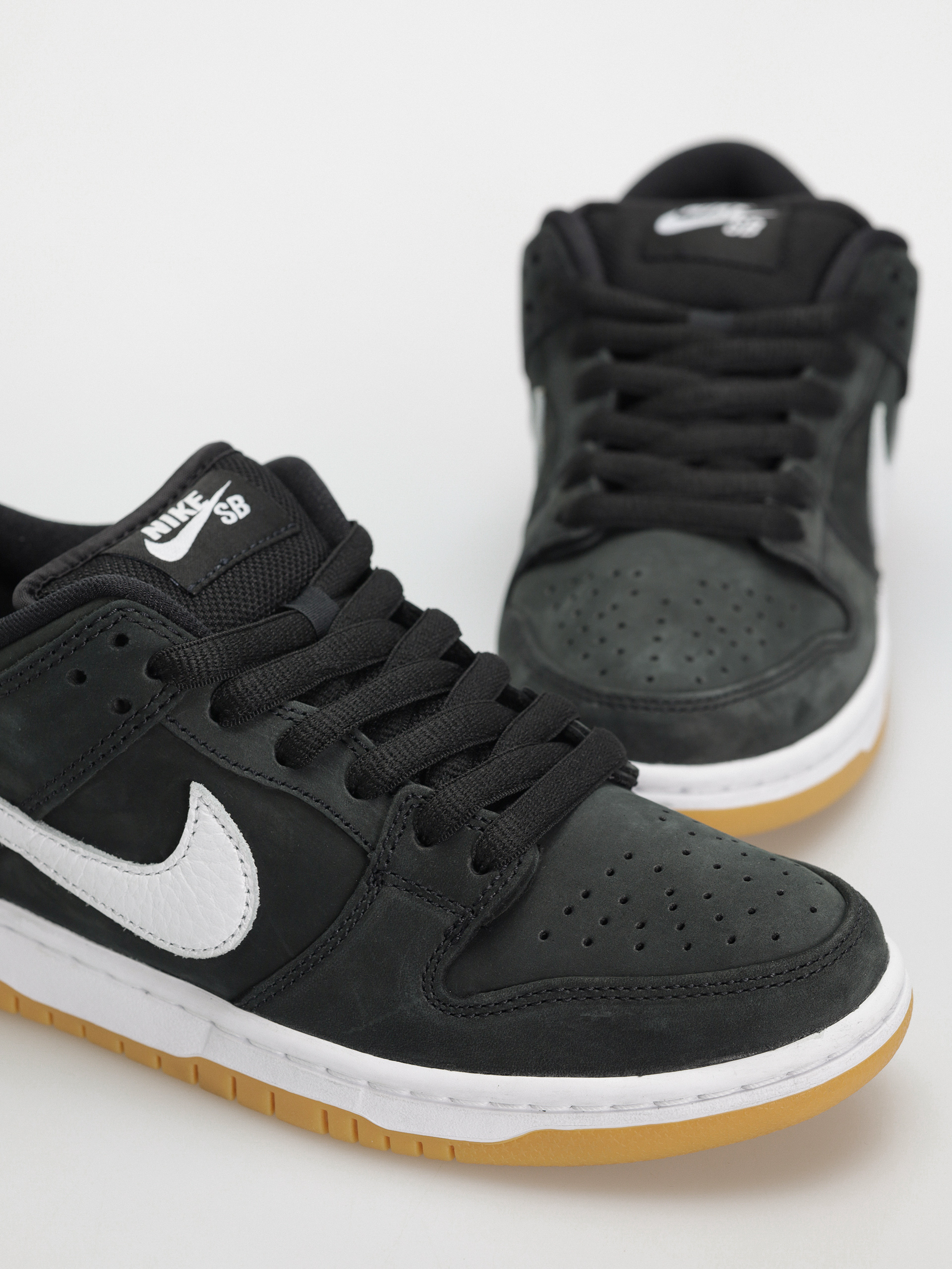 Обувки Nike SB Dunk Low Pro Aa (black/white black gum light brown)