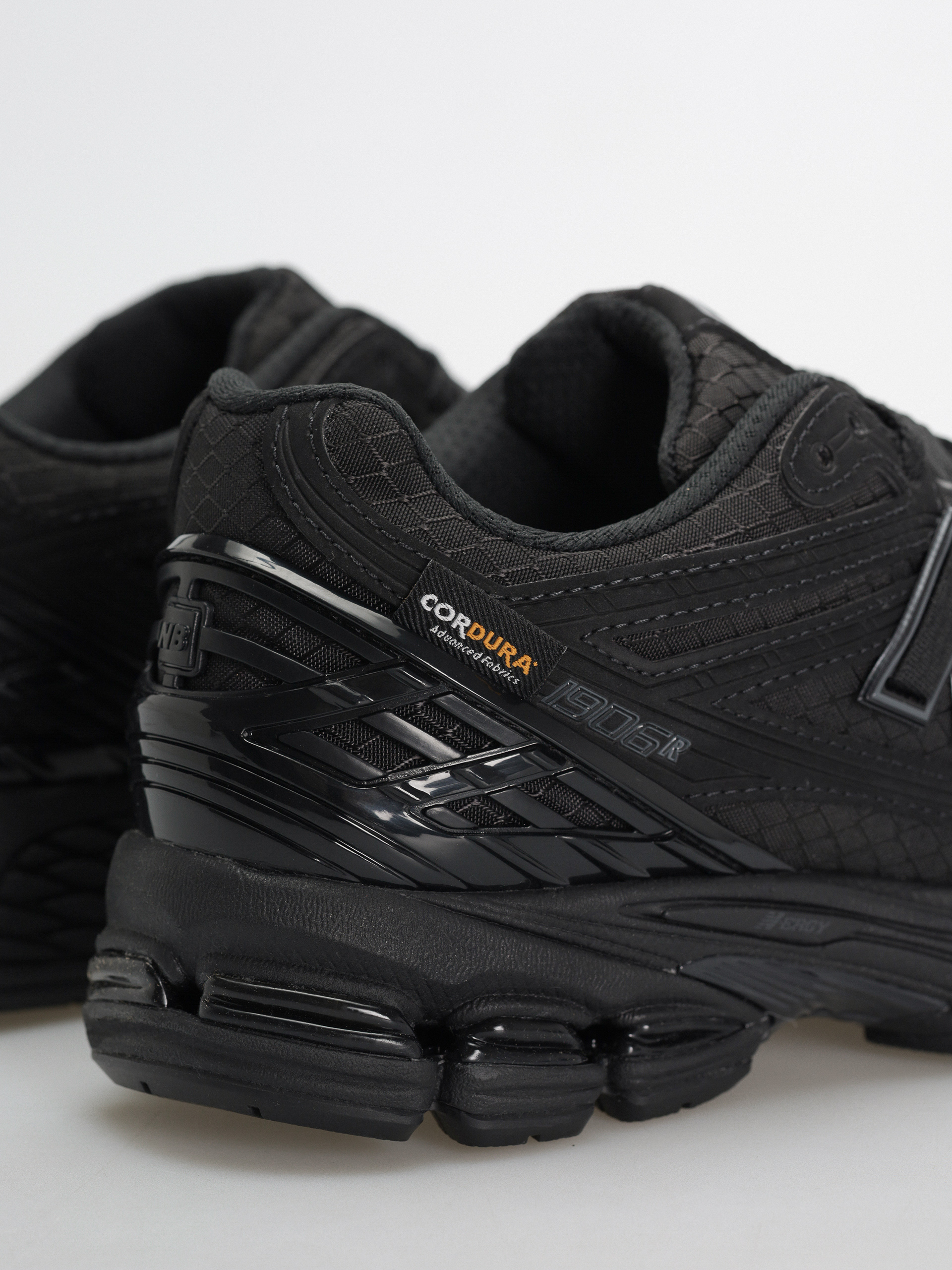 Обувки New Balance 1906 (black)