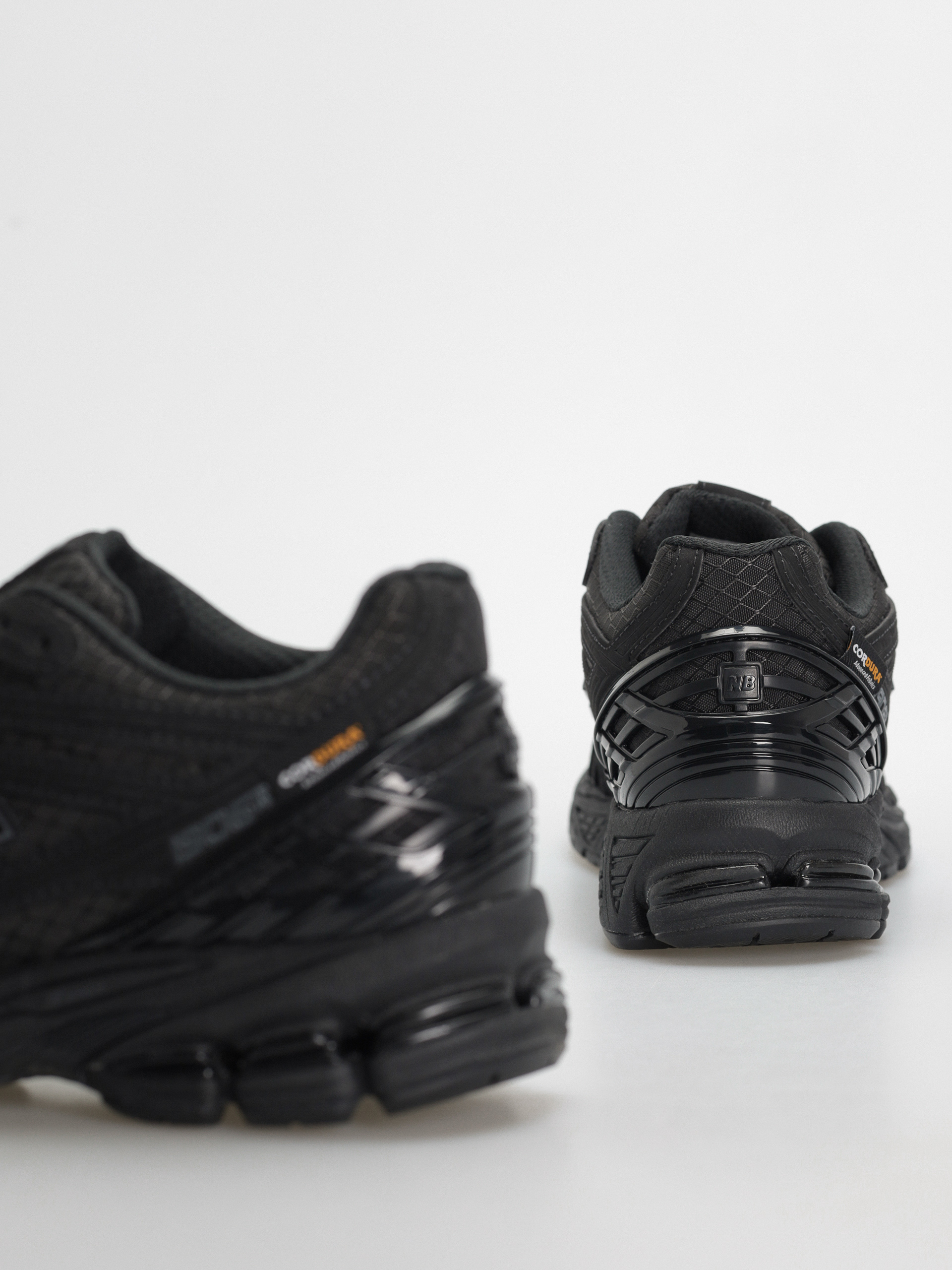 Обувки New Balance 1906 (black)