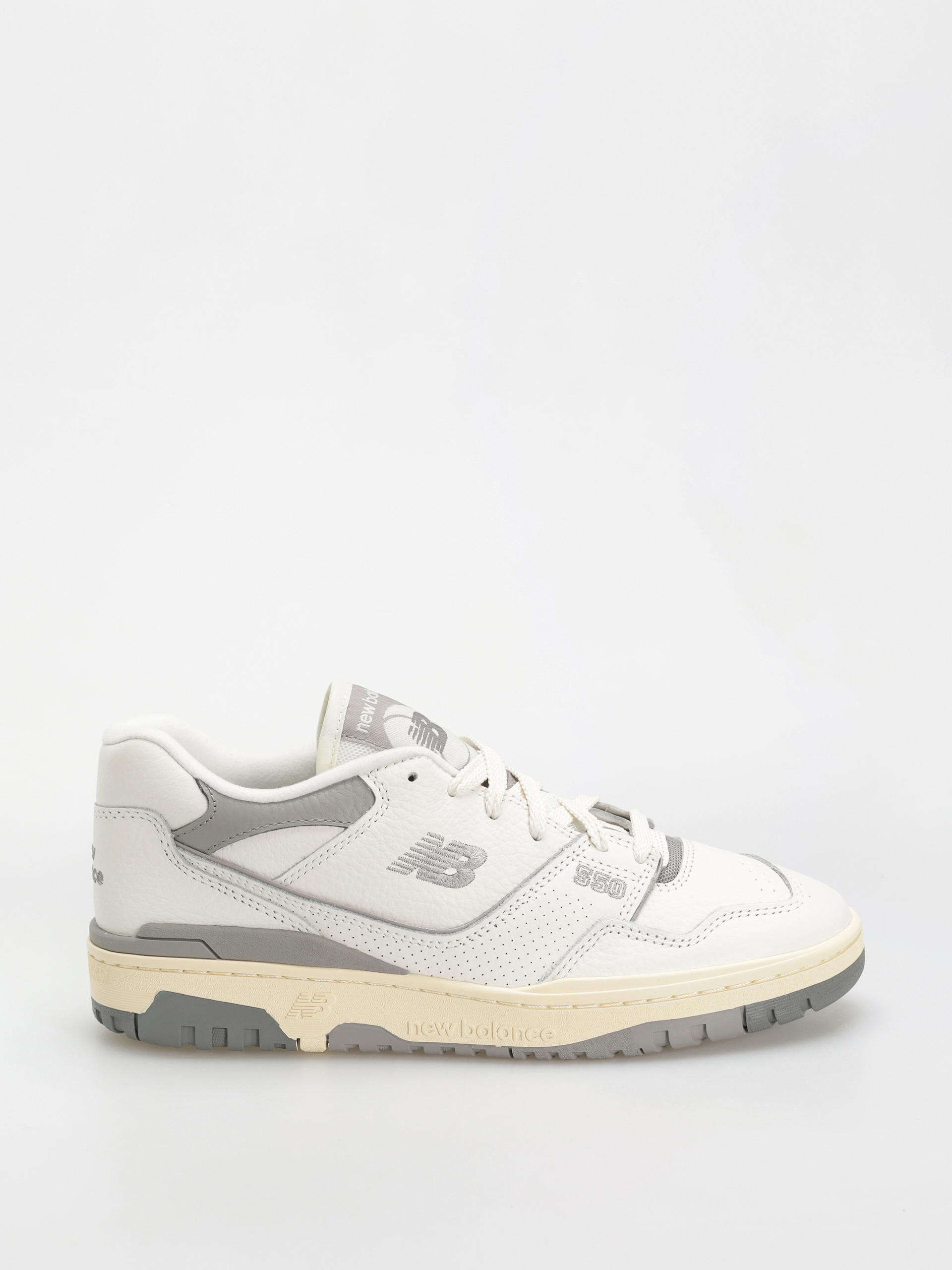 u041eu0431u0443u0432u043au0438 New Balance 550 (white)