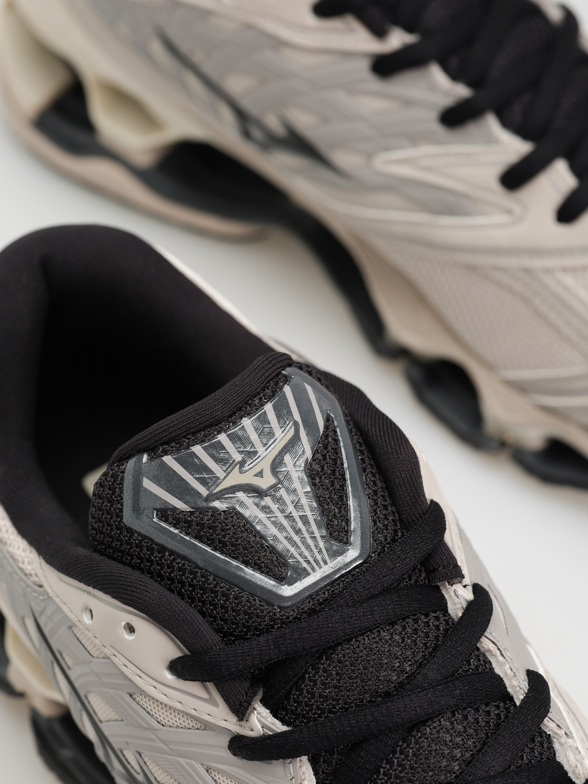 Обувки Mizuno Wave Prophecy LS (silver cloud/black/opal gray)