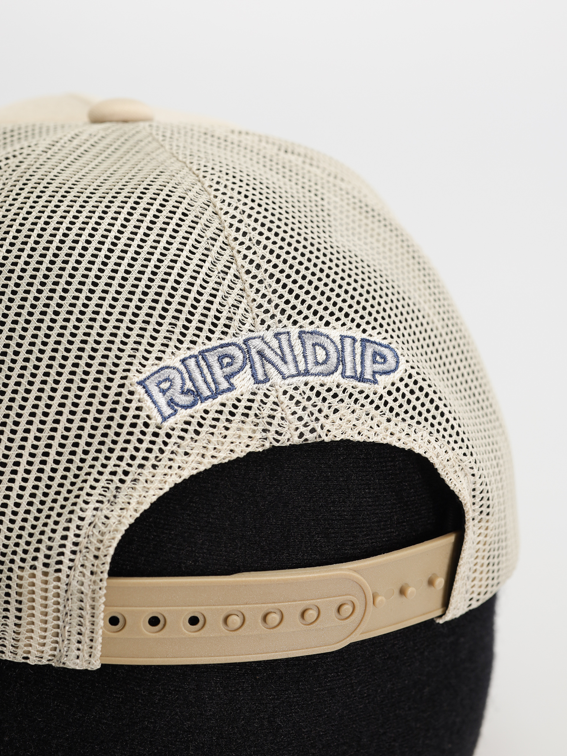 Шапка с козирка RipNDip Barnum Trucker (sand)