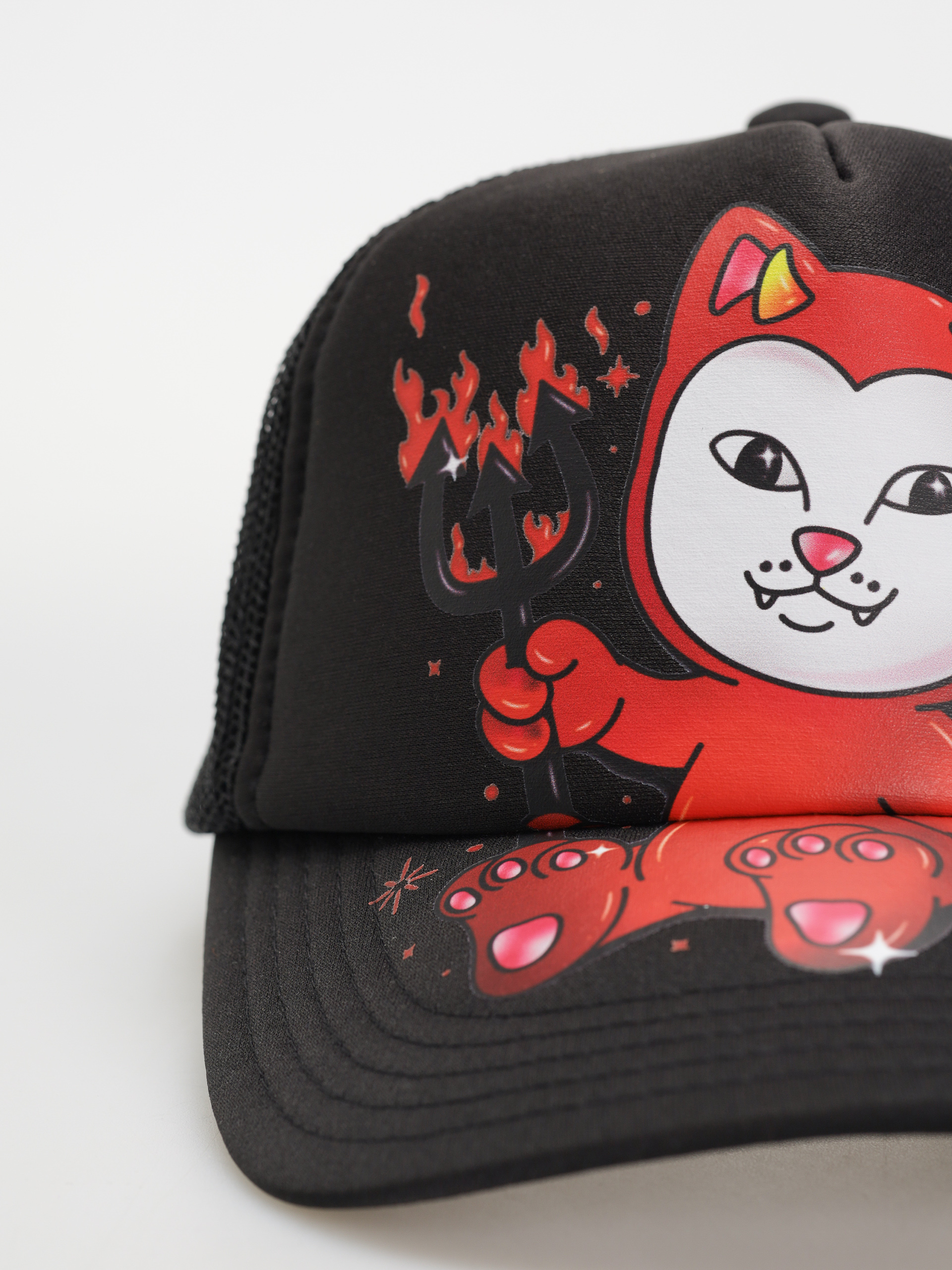 Шапка с козирка RipNDip Scary Cute Trucker (black)