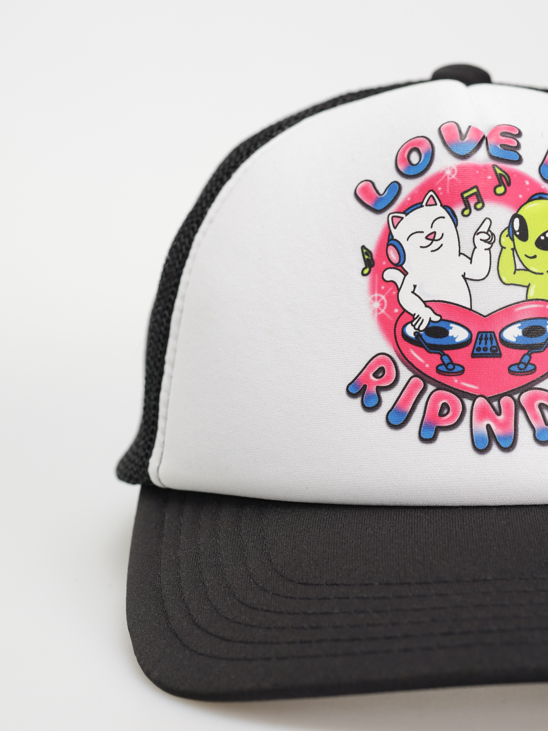 Шапка с козирка RipNDip Love Is Ripndip Trucker (white/black)