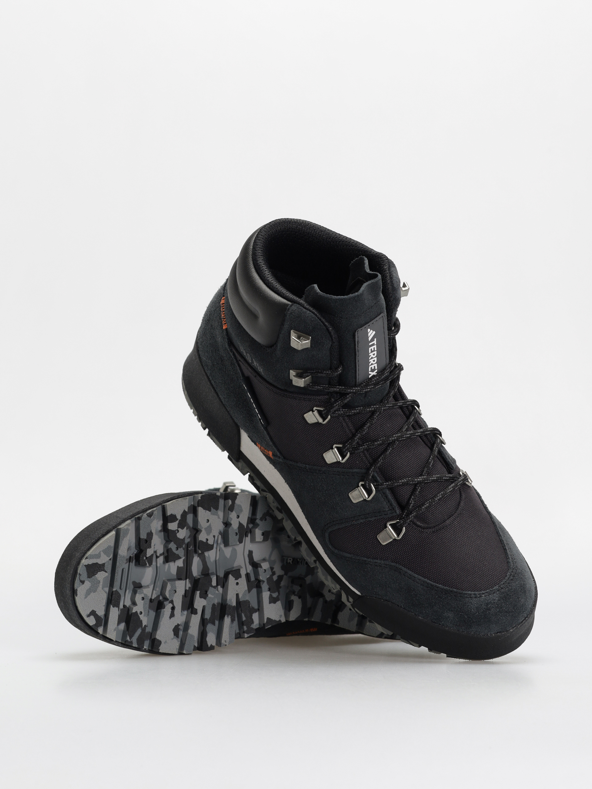 Обувки adidas Terrex Snowpitch C. (cblack/cblack/seimor)