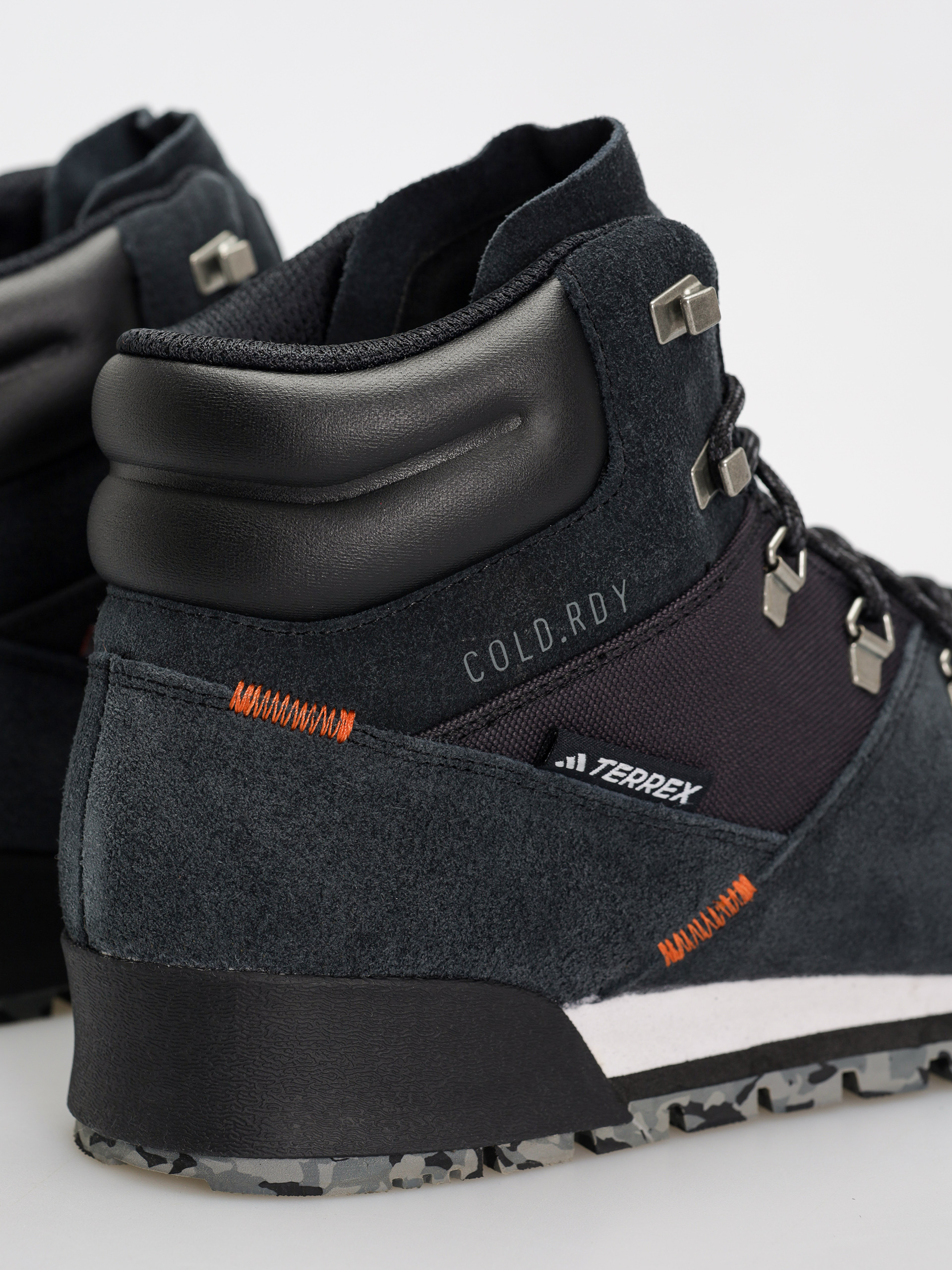 Обувки adidas Terrex Snowpitch C. (cblack/cblack/seimor)