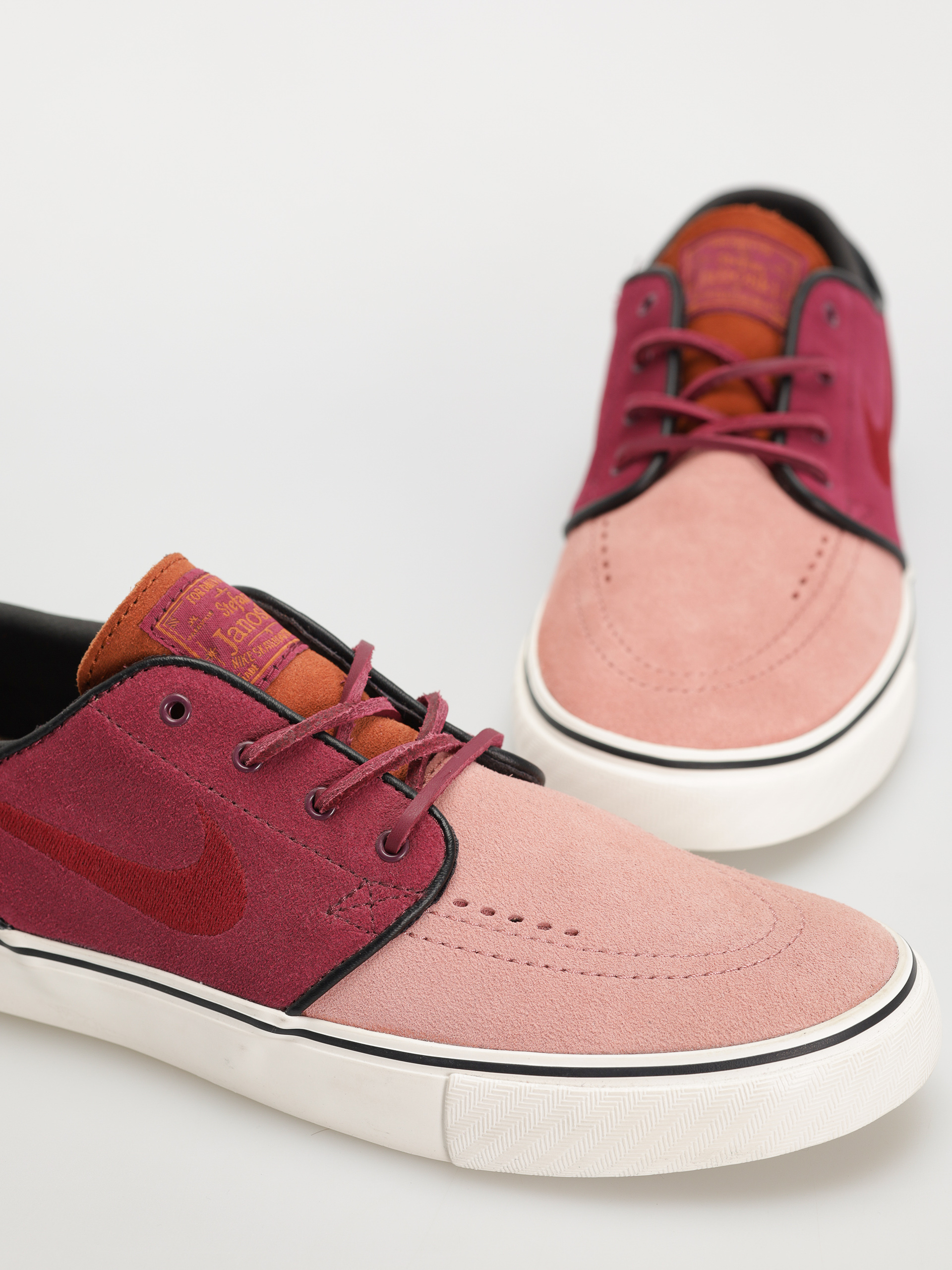 Обувки Nike SB Zoom Janoski OG+ (red stardust/team red rosewood)