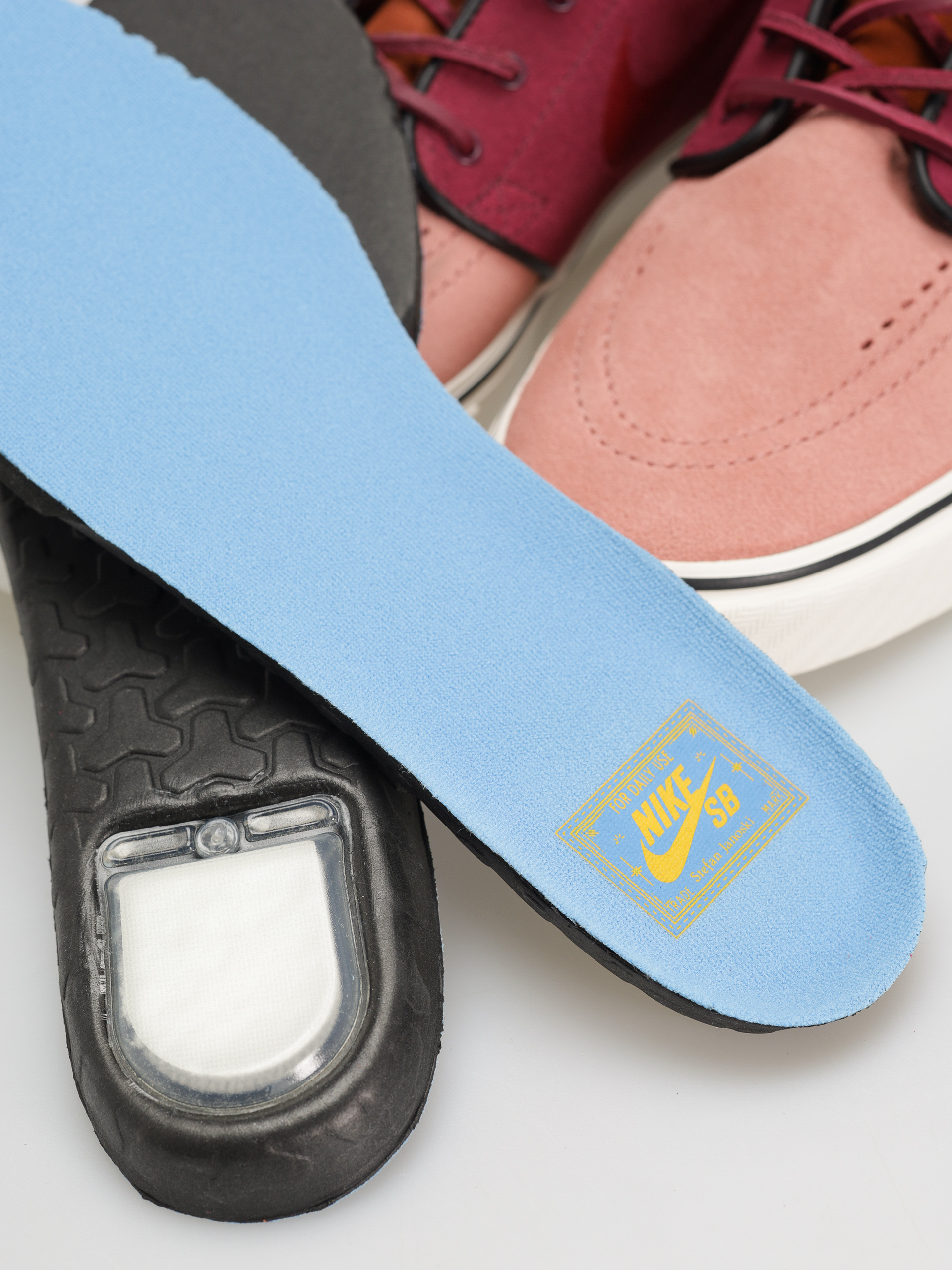 Обувки Nike SB Zoom Janoski OG+ (red stardust/team red rosewood)