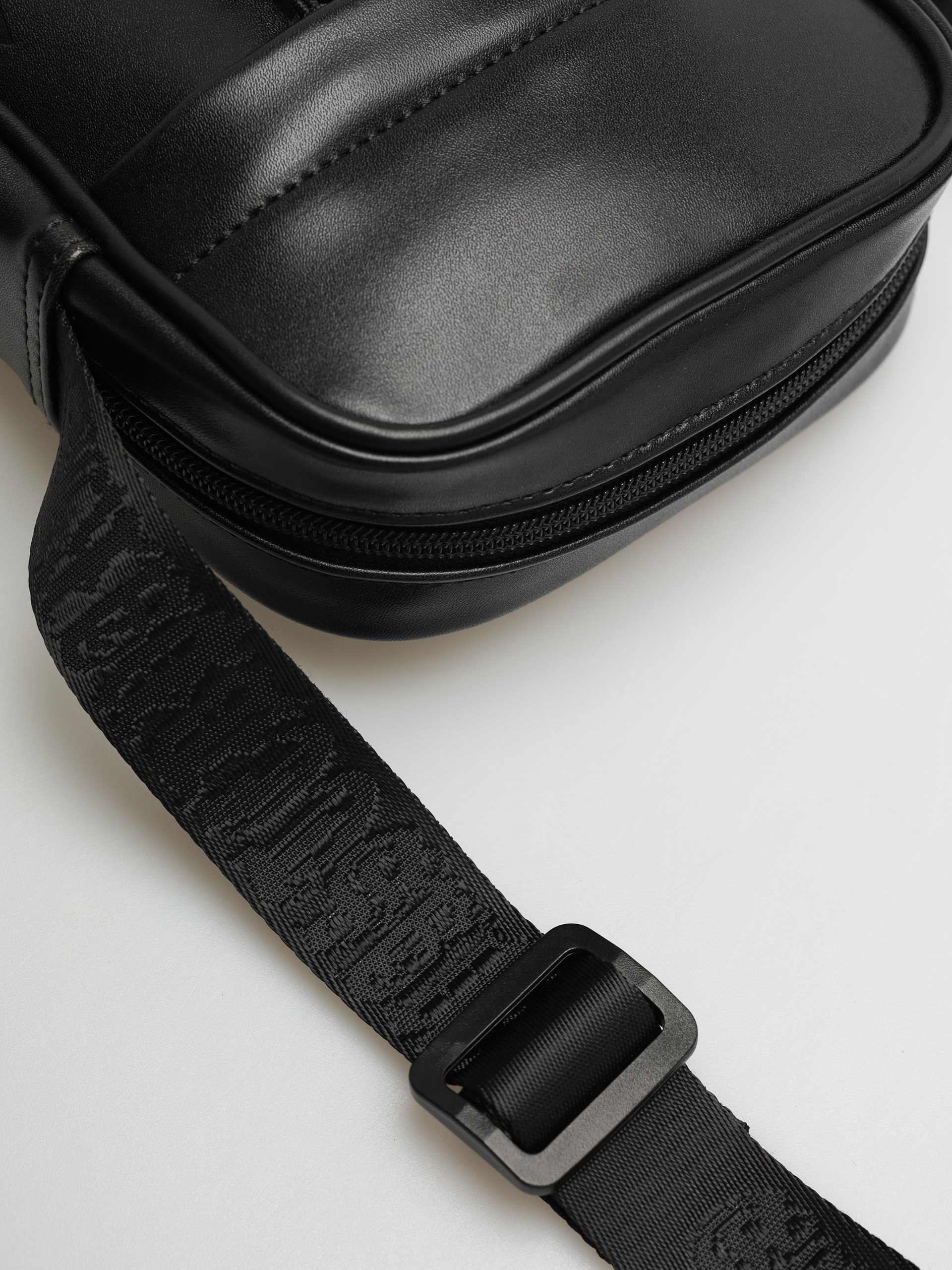 Чанта Wasted Paris United Shoulder Bag (black)