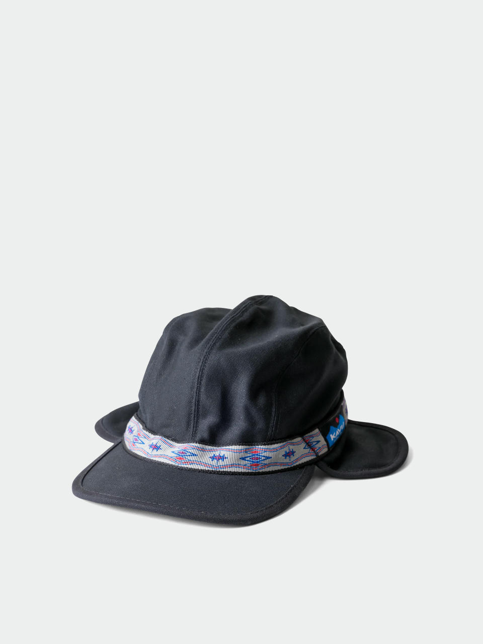 Шапка с козирка Kavu Strapcap Trapper (jet black)