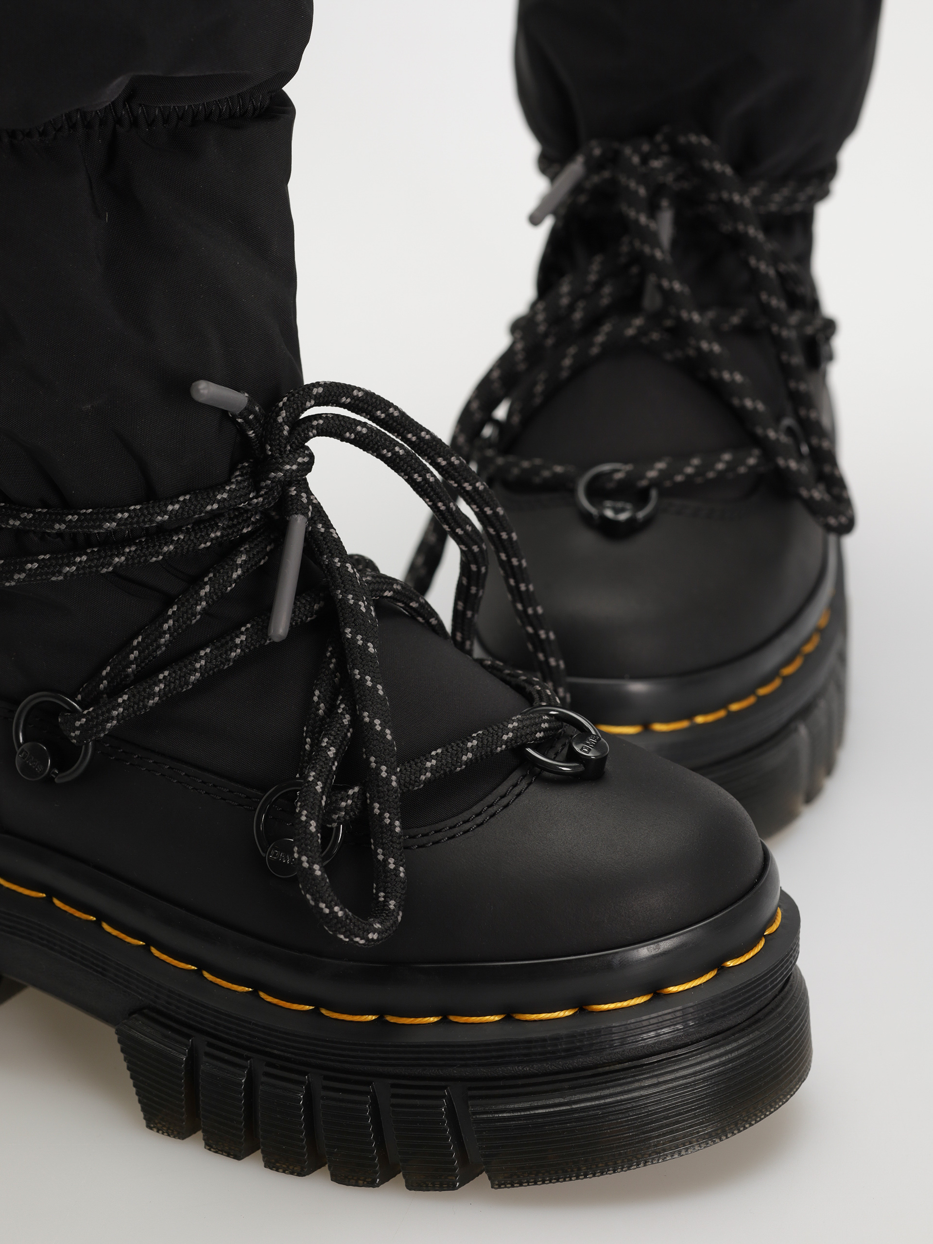 Обувки Dr. Martens Audrick Padded Hi Wmn (black snowplow wp/soft poly)