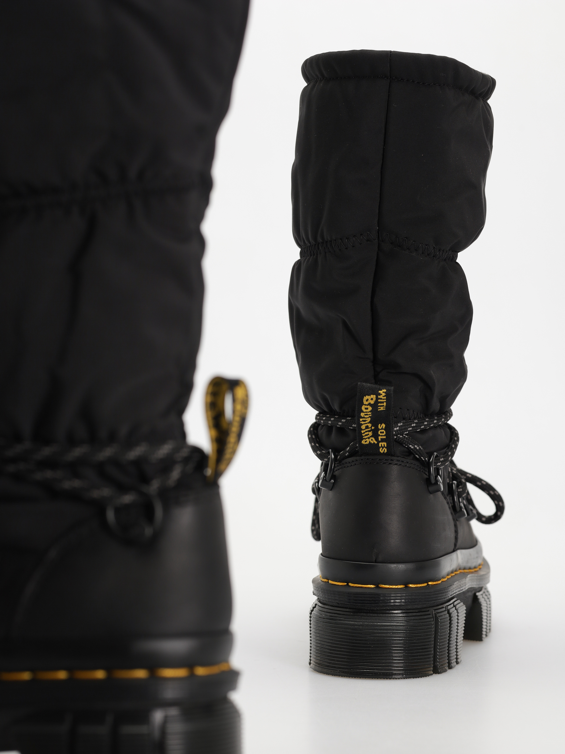 Обувки Dr. Martens Audrick Padded Hi Wmn (black snowplow wp/soft poly)