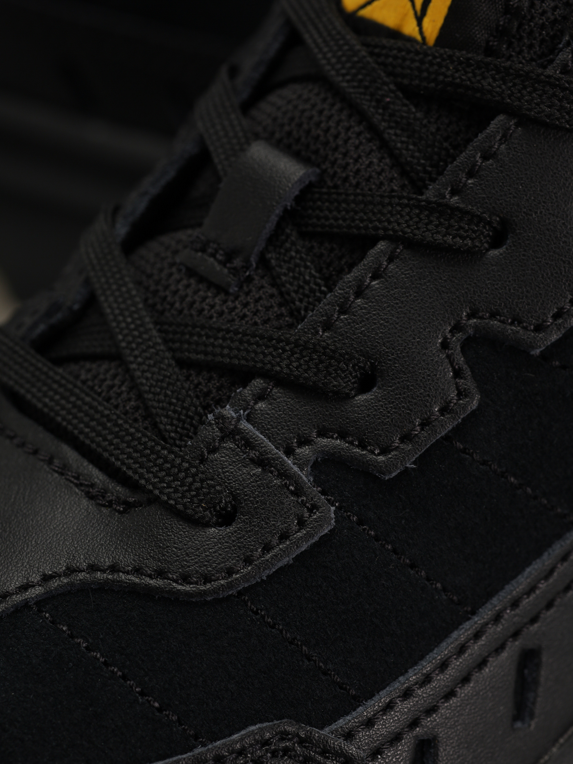 Обувки Caterpillar Intruder Essential (black/black)