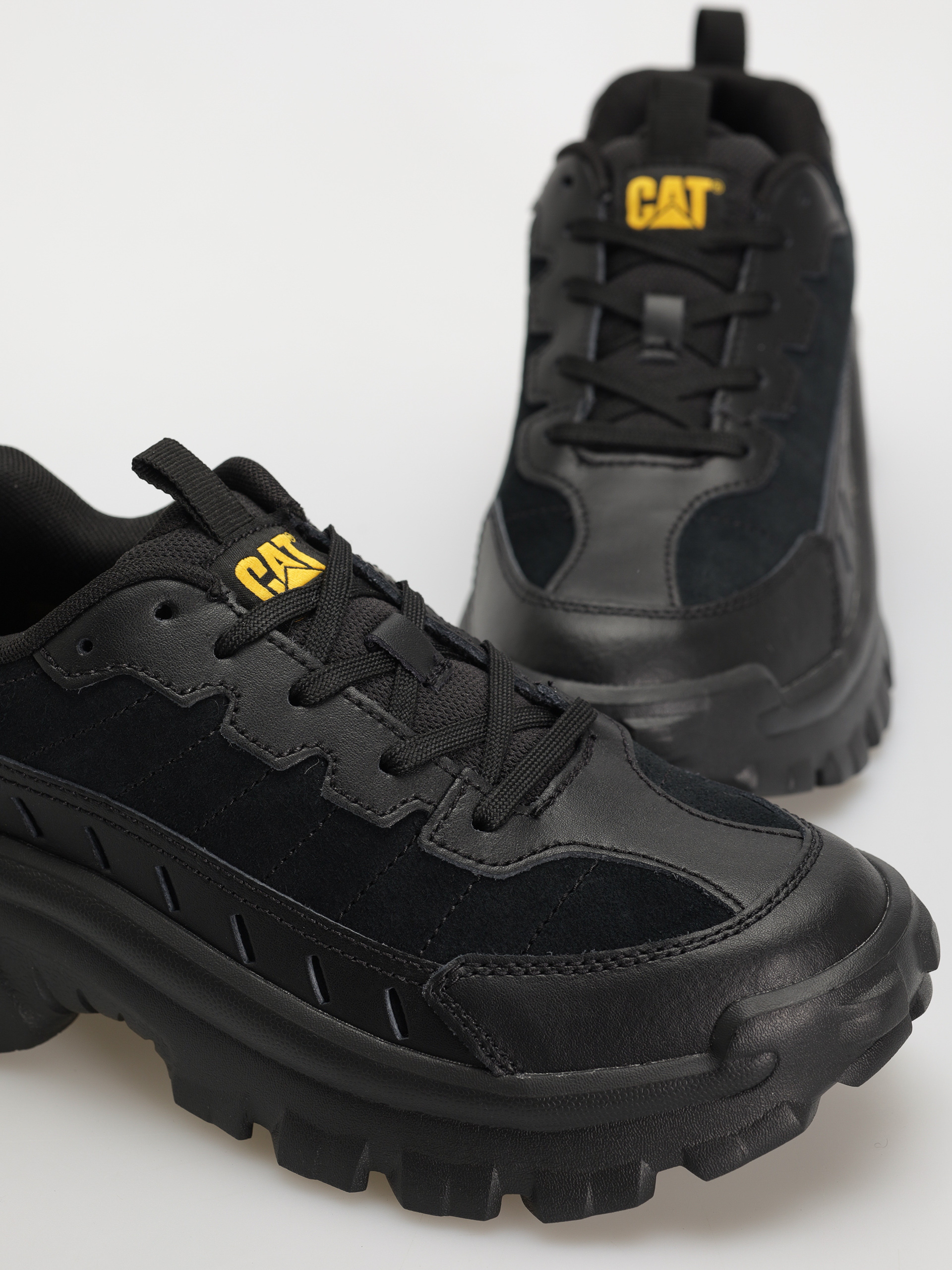 Обувки Caterpillar Intruder Essential (black/black)