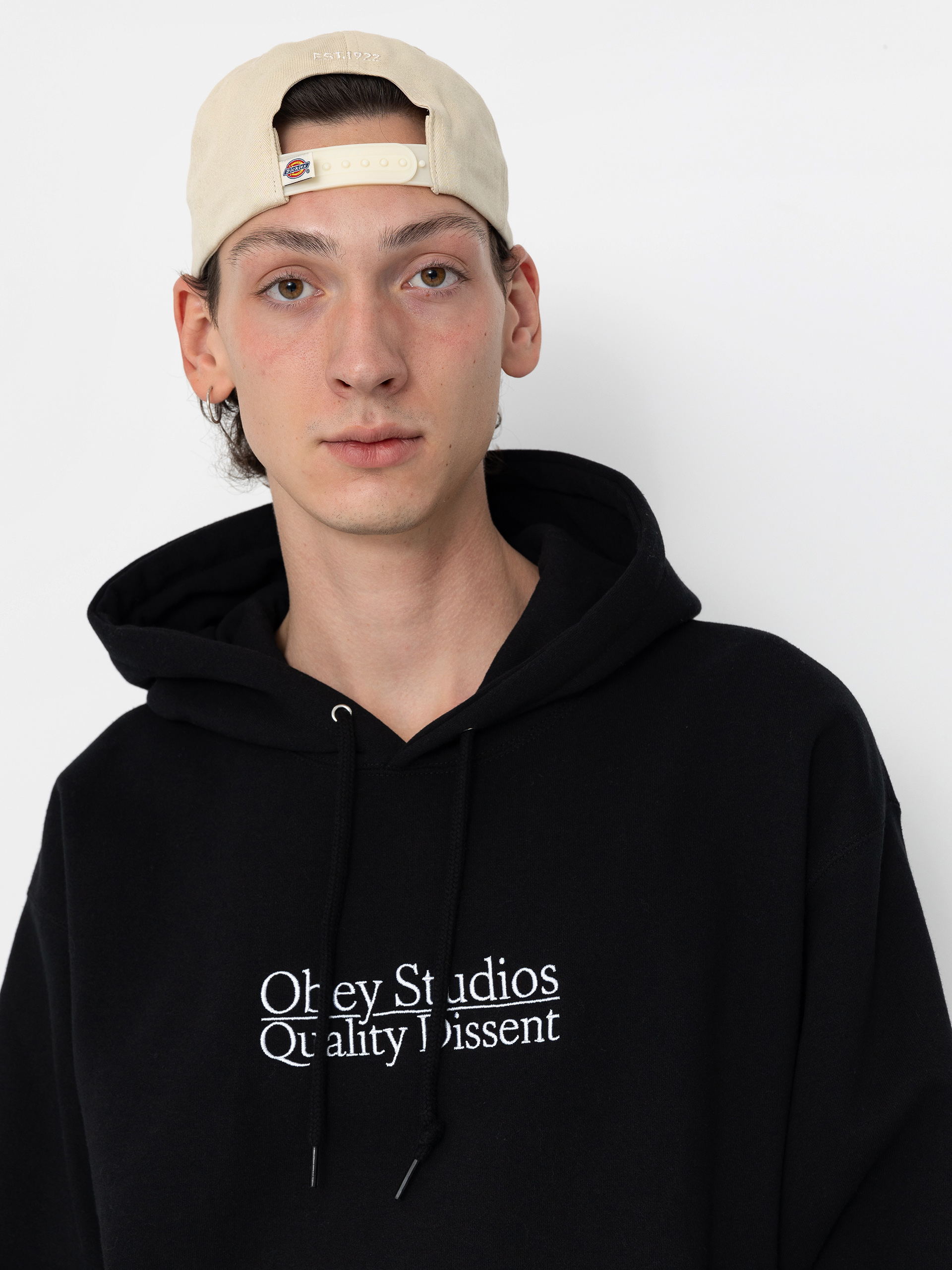Суитшърт с качулка OBEY Quality Dissent HD (black)