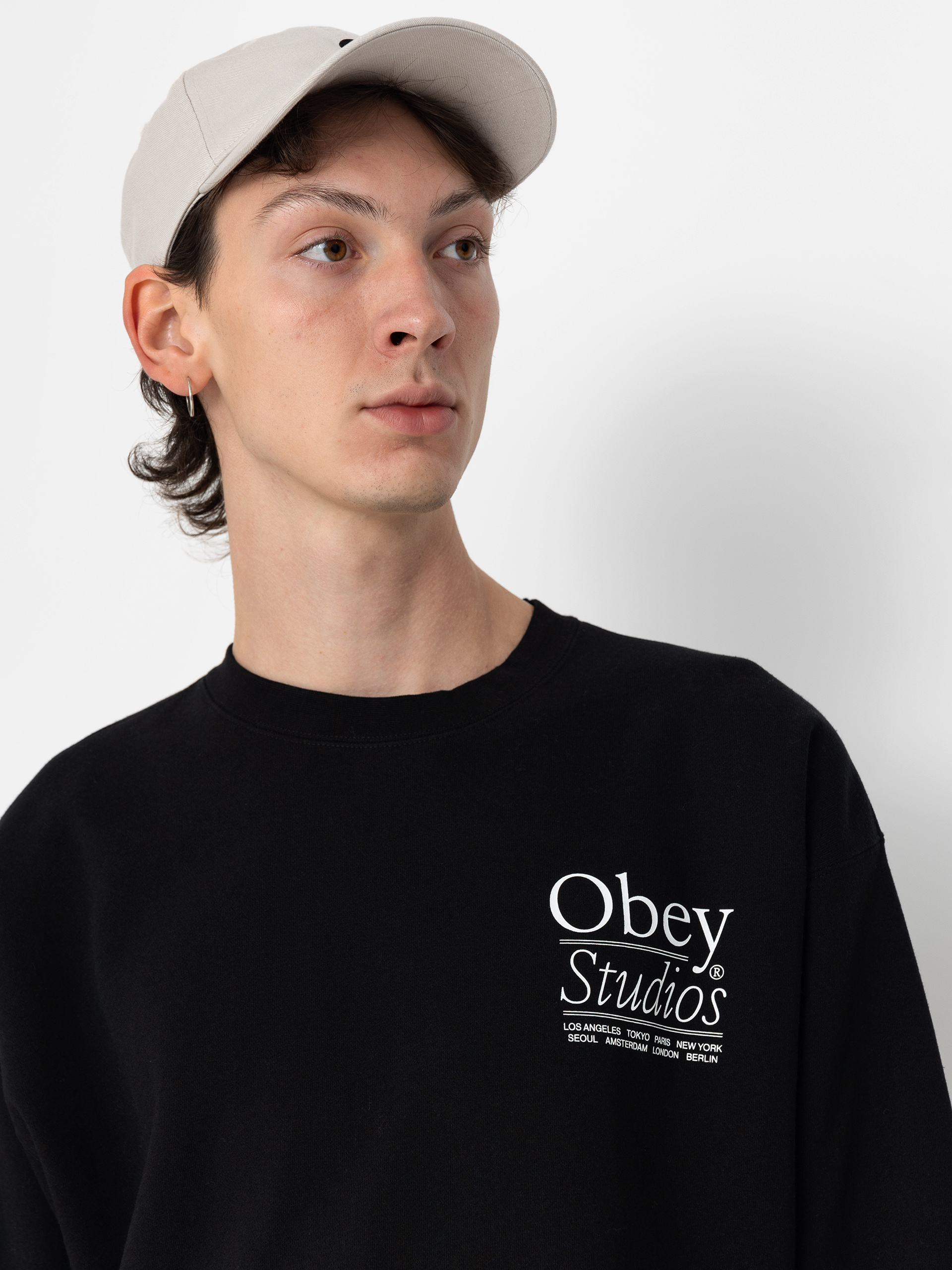 Суитшърт OBEY Studios (black)