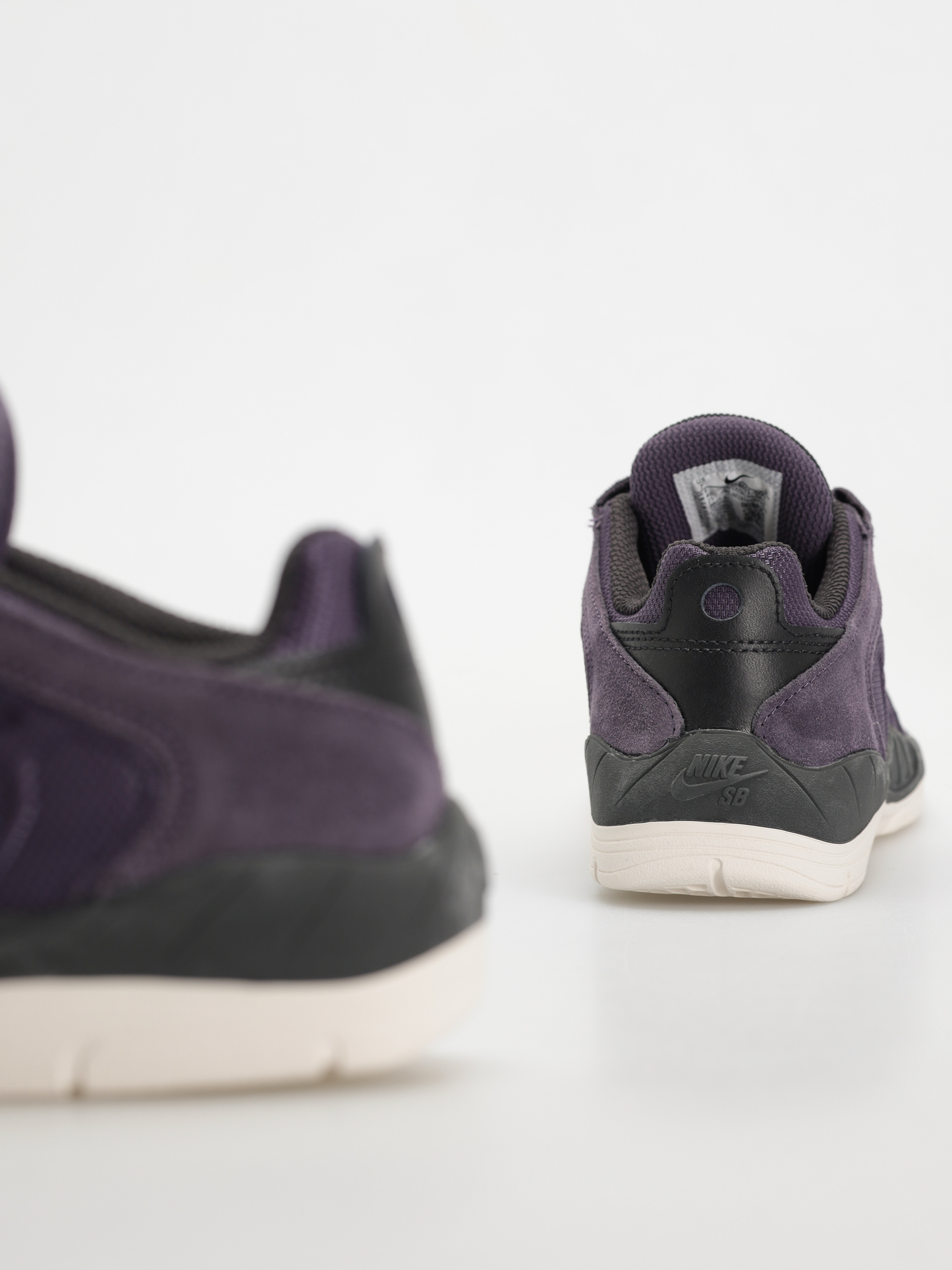 Обувки Nike SB Vertebrae (dark raisin/university gold black)