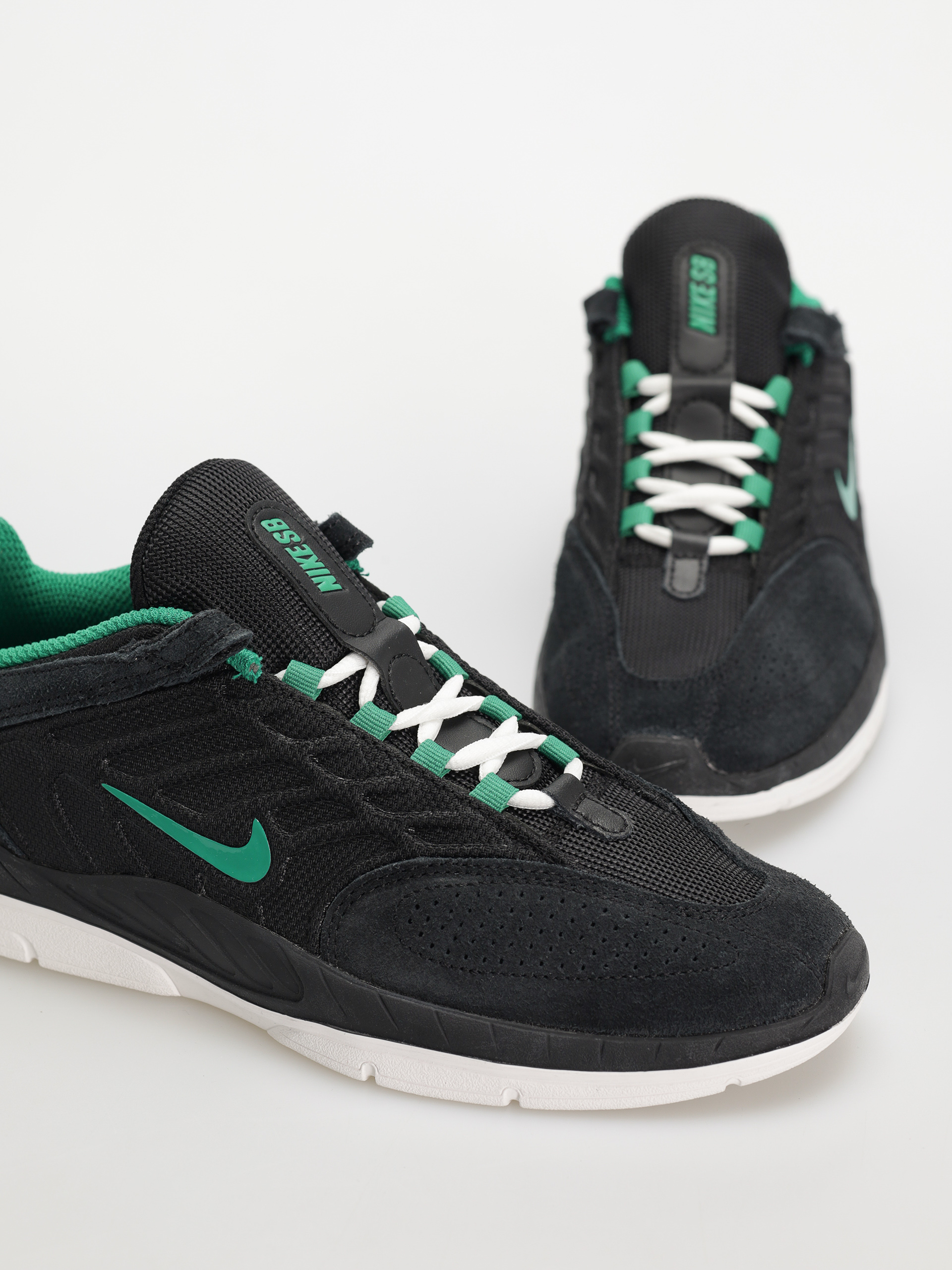 Обувки Nike SB Vertebrae (black/malachite black summit white)