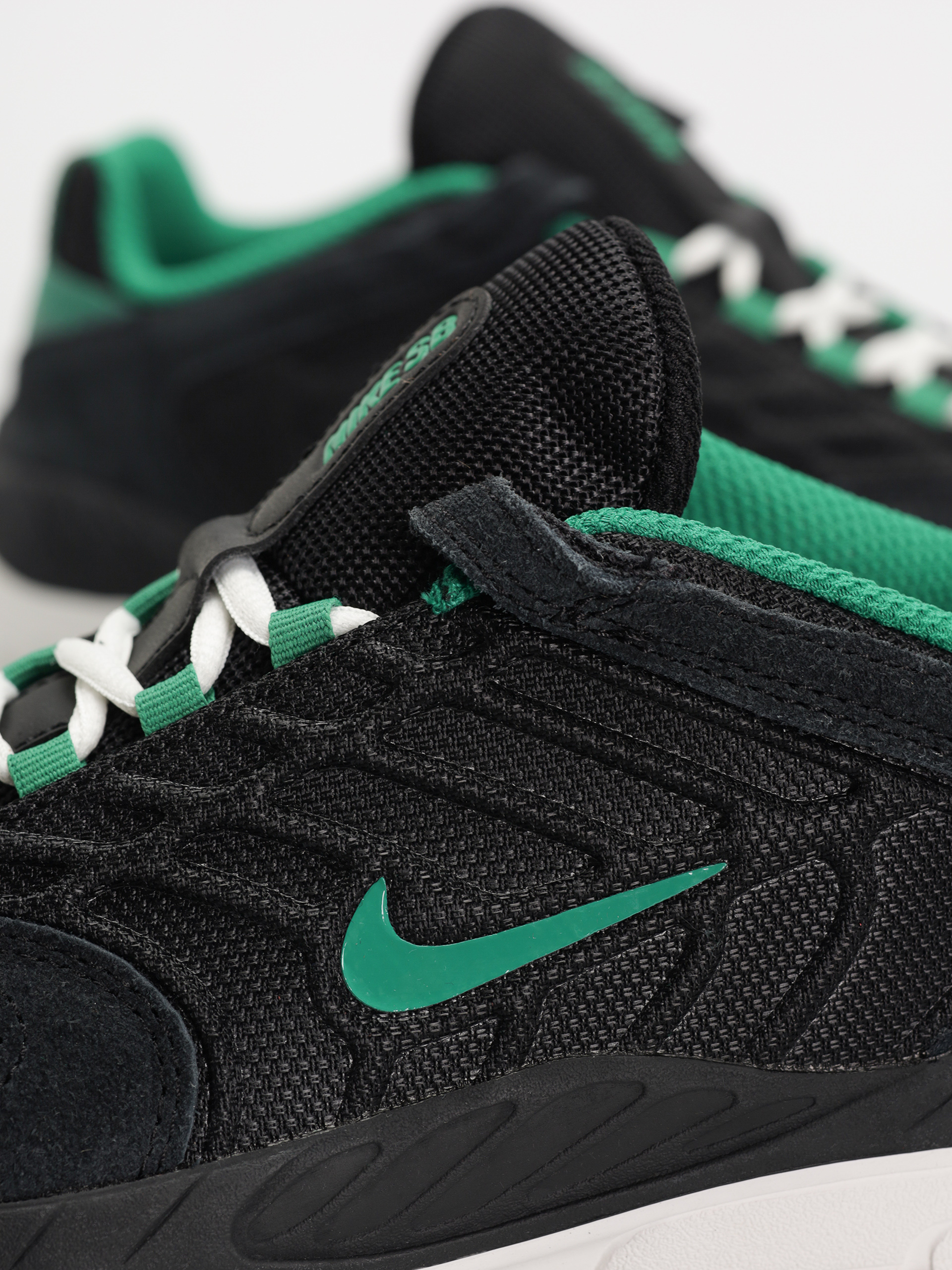 Обувки Nike SB Vertebrae (black/malachite black summit white)
