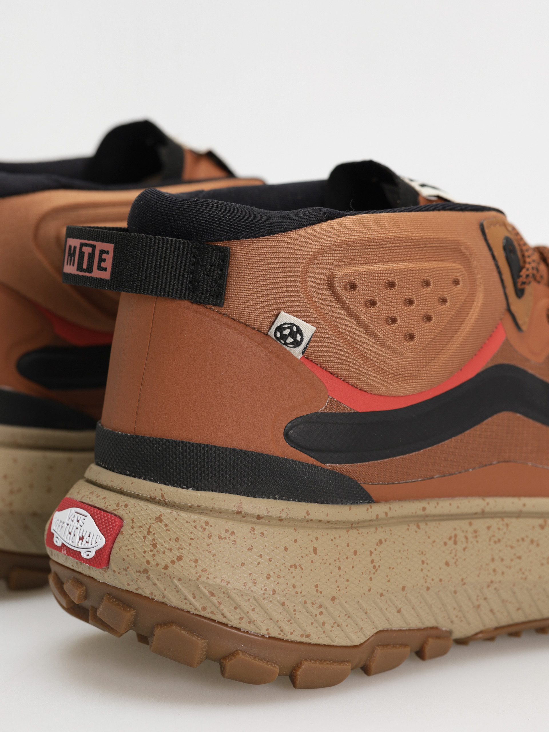 Обувки Vans Crosspath Mid MTE (glazed ginger)