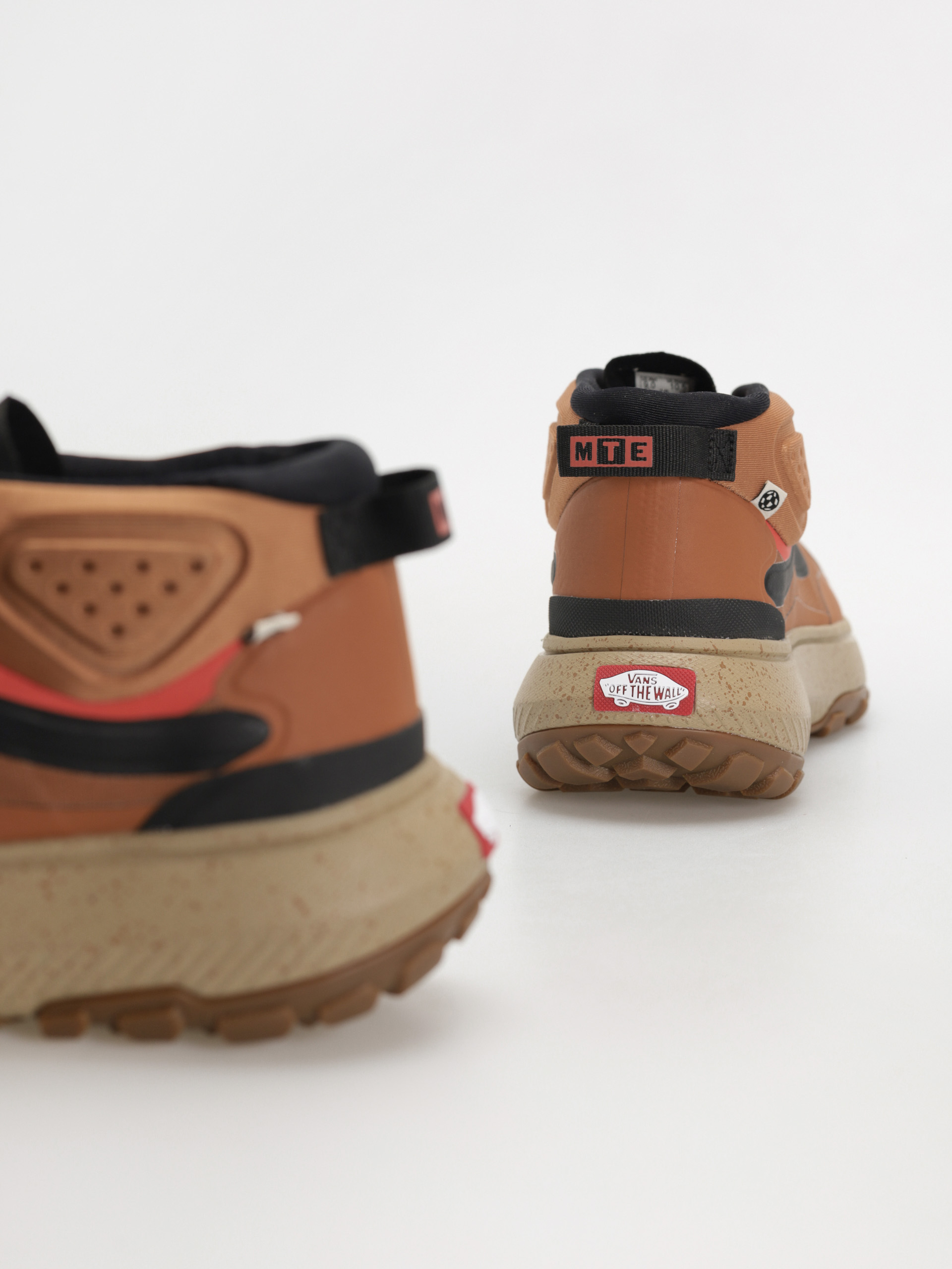 Обувки Vans Crosspath Mid MTE (glazed ginger)