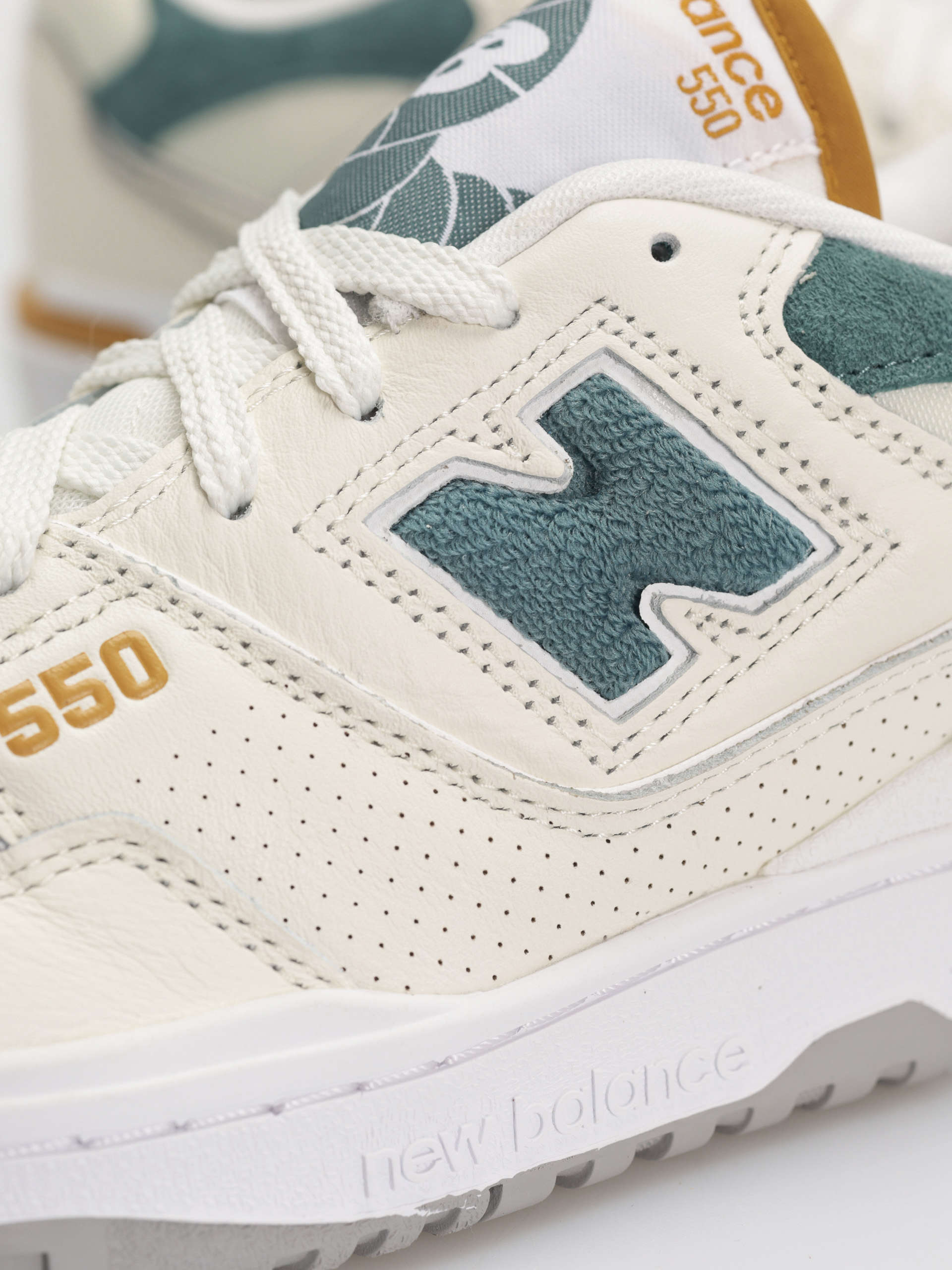 Обувки New Balance 550 (white)