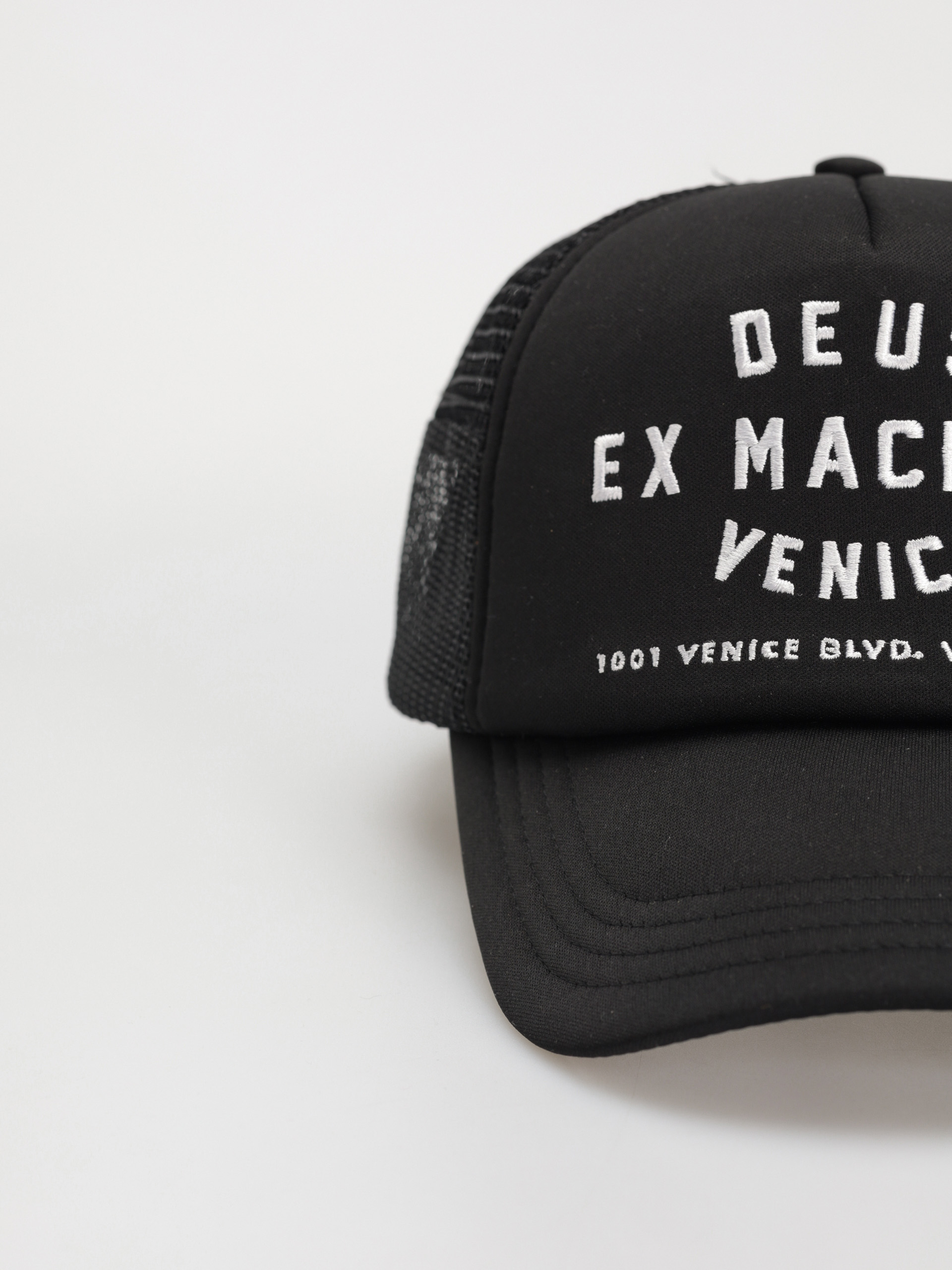 Шапка с козирка Deus Ex Machina Venice Address Trucker (black)