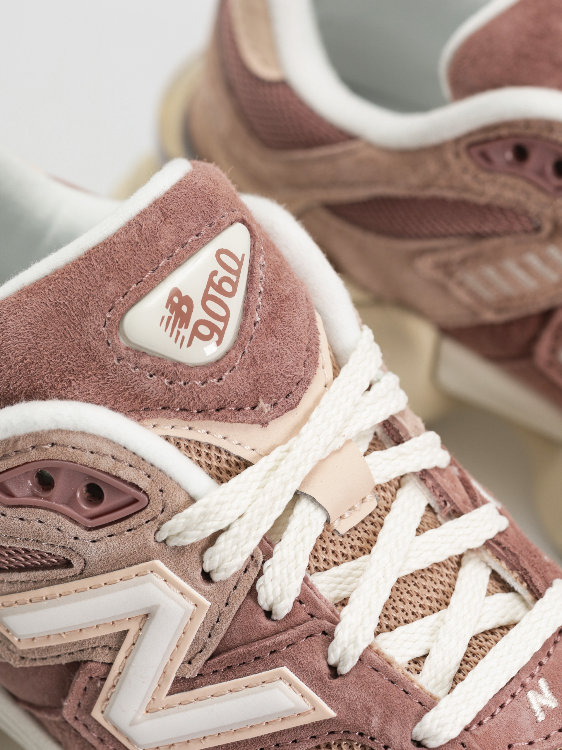 Обувки New Balance 9060 (sparrow)
