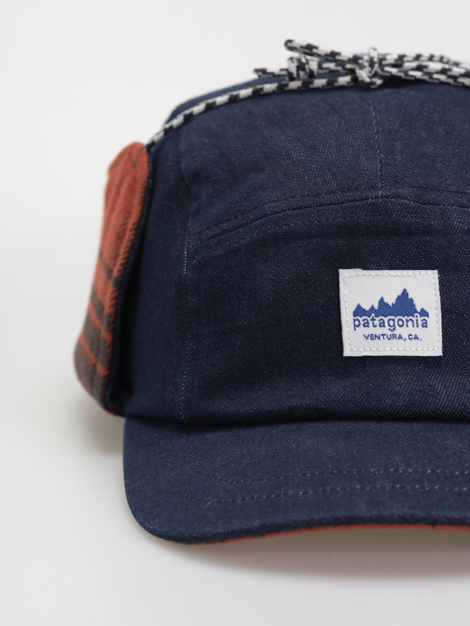 Шапка с козирка Patagonia Range Earflap (cascade burnished red)