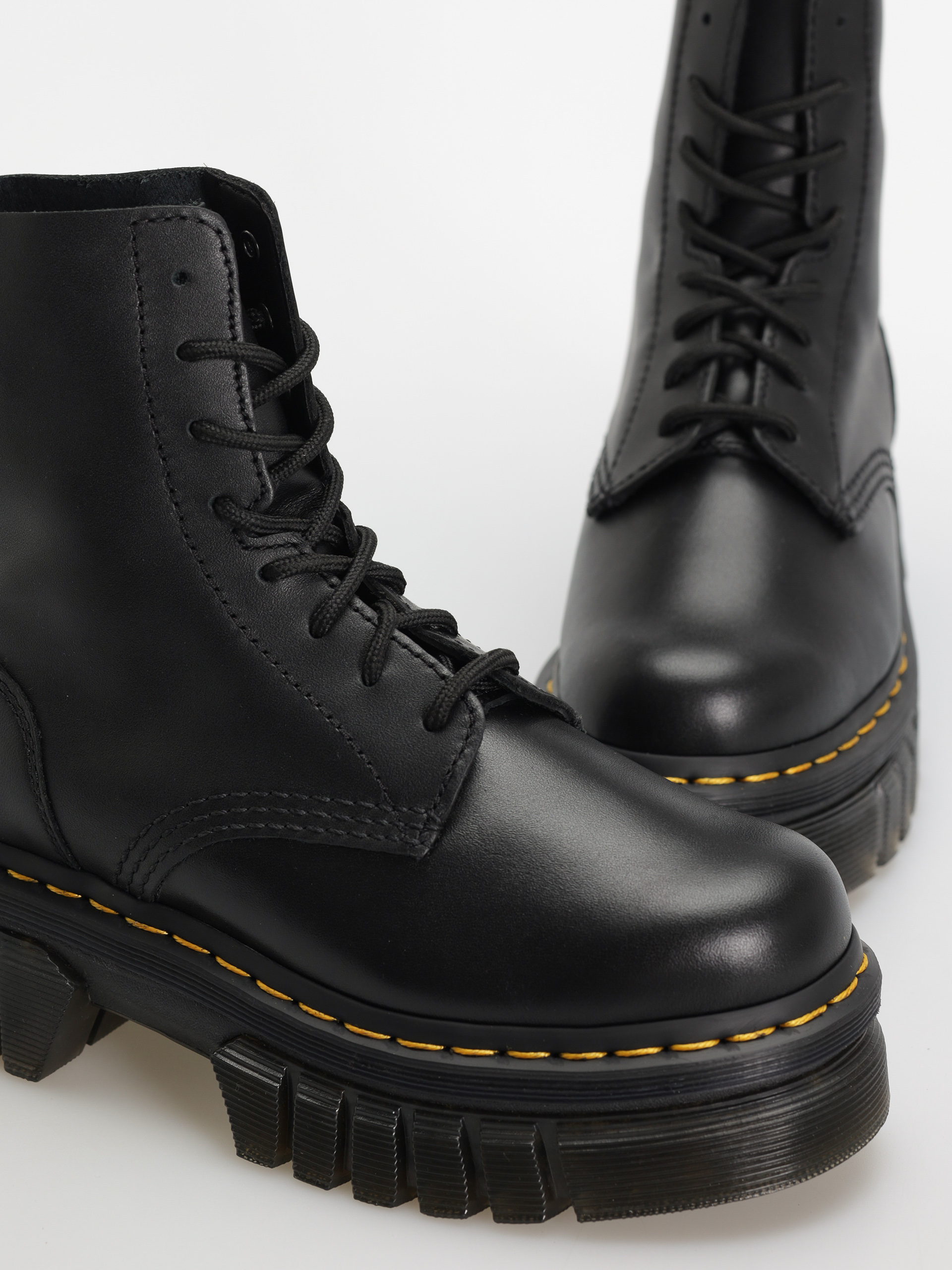 Обувки Dr. Martens Audrick 8i Boot Wmn (black nappa lux)