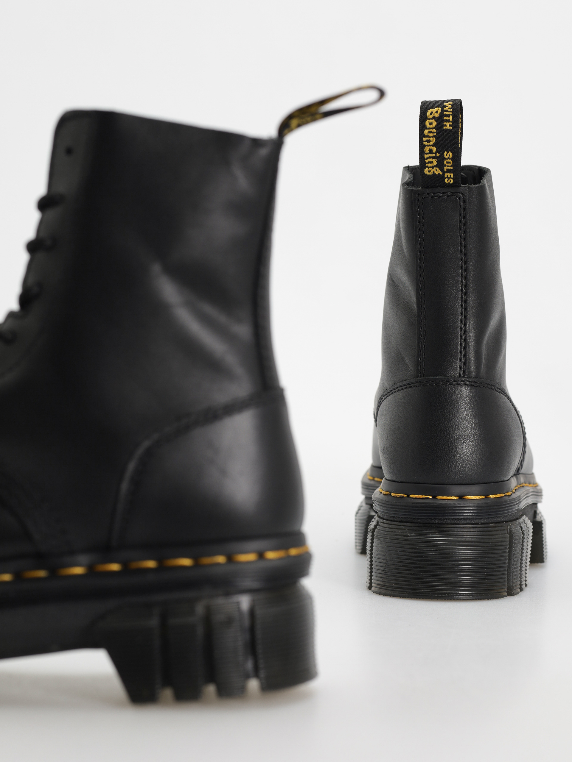 Обувки Dr. Martens Audrick 8i Boot Wmn (black nappa lux)