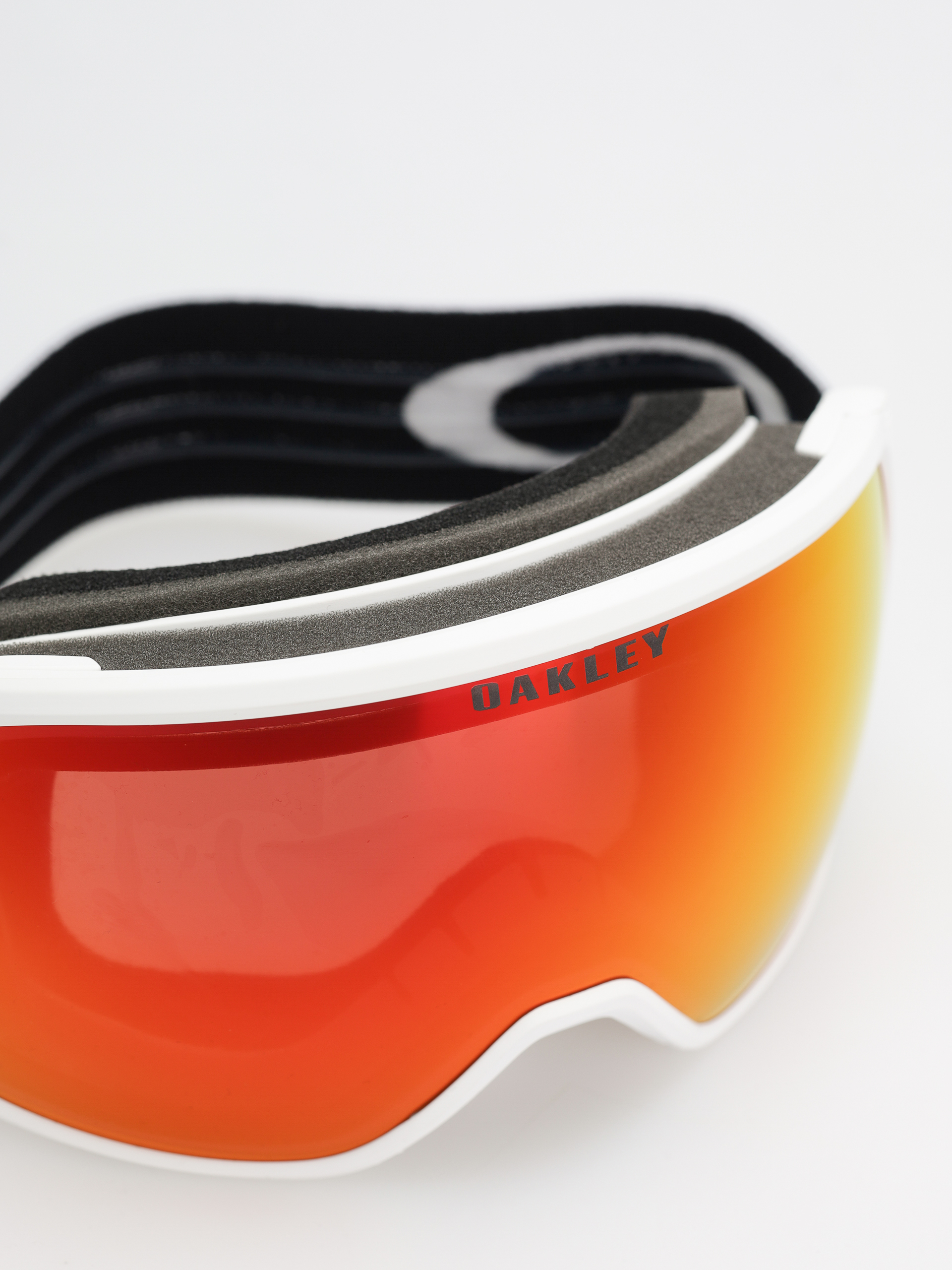 Сноуборд очила Oakley Flight Tracker S JR (matte white/prizm snow torch iridium)