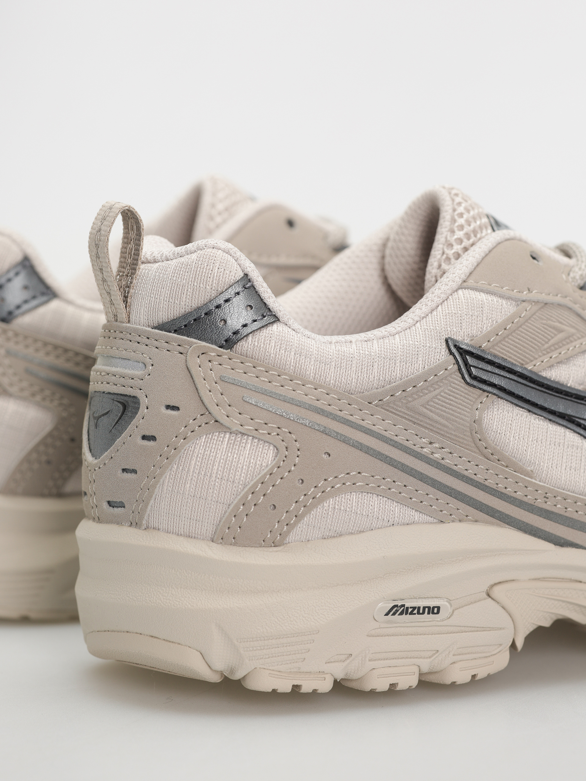 Обувки Mizuno MXR Tech (silver cloud/metallic gray/vintage khaki)