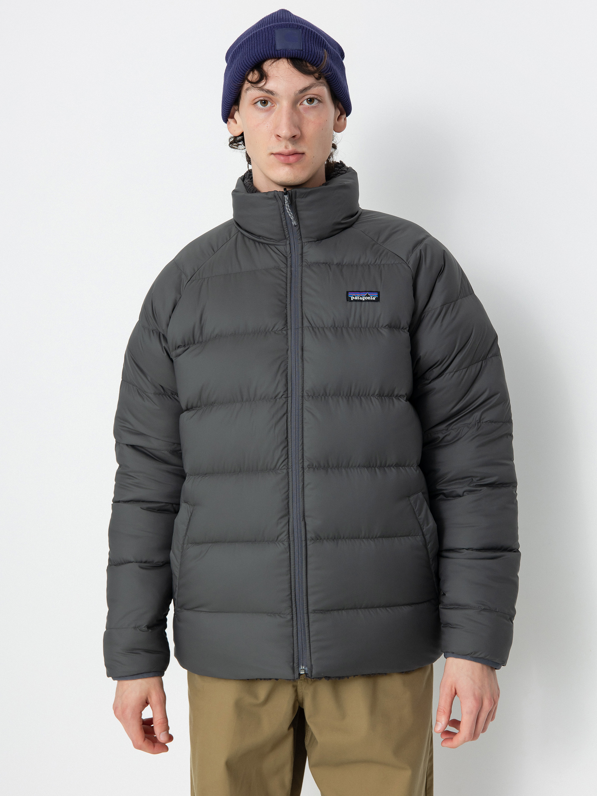 Яке Patagonia Reversible Silent Down (forge grey)