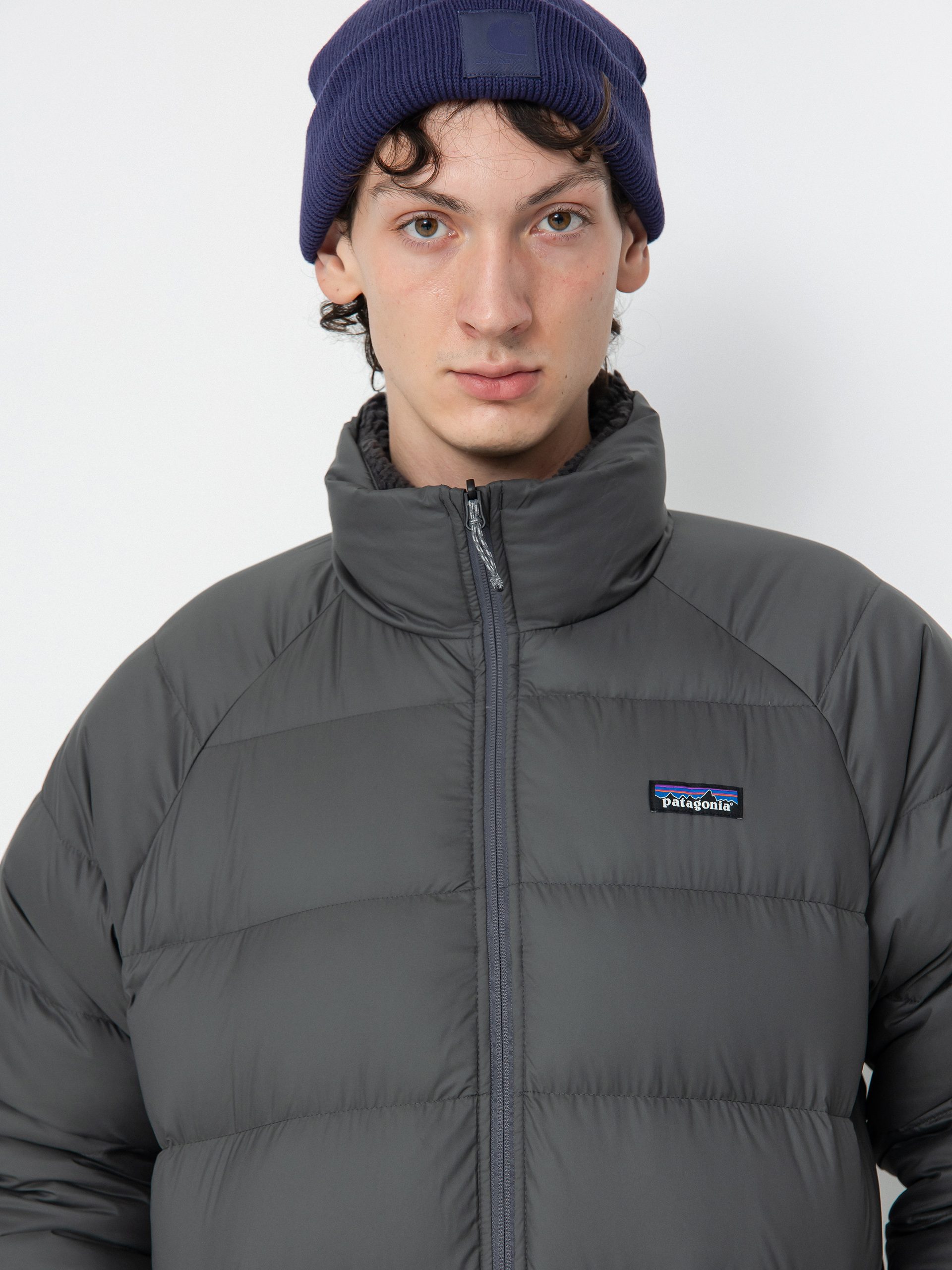Яке Patagonia Reversible Silent Down (forge grey)