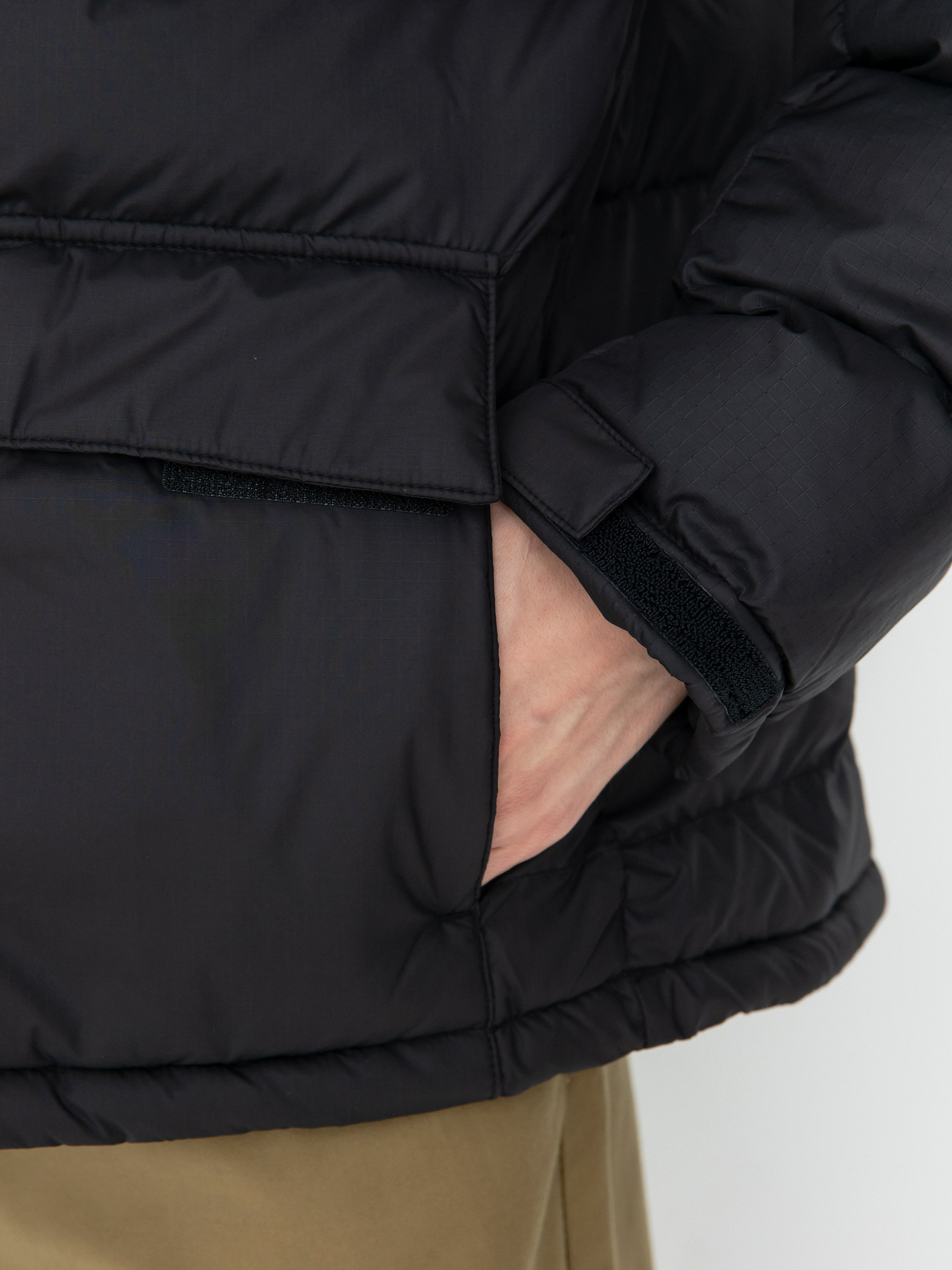Яке The North Face Limbara Insulated (tnf black)
