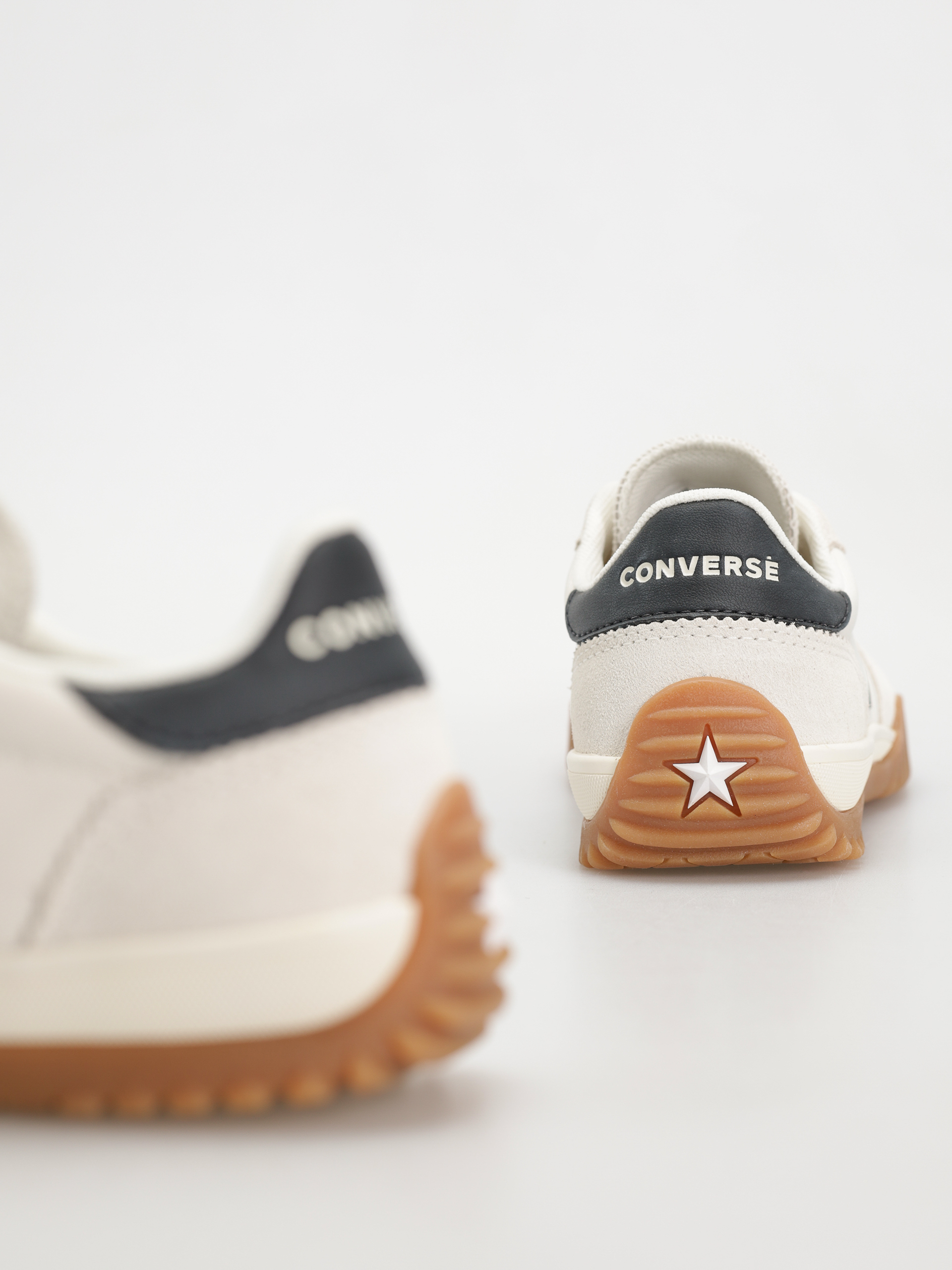 Обувки Converse Run Star Trainer (egret/black/honey)
