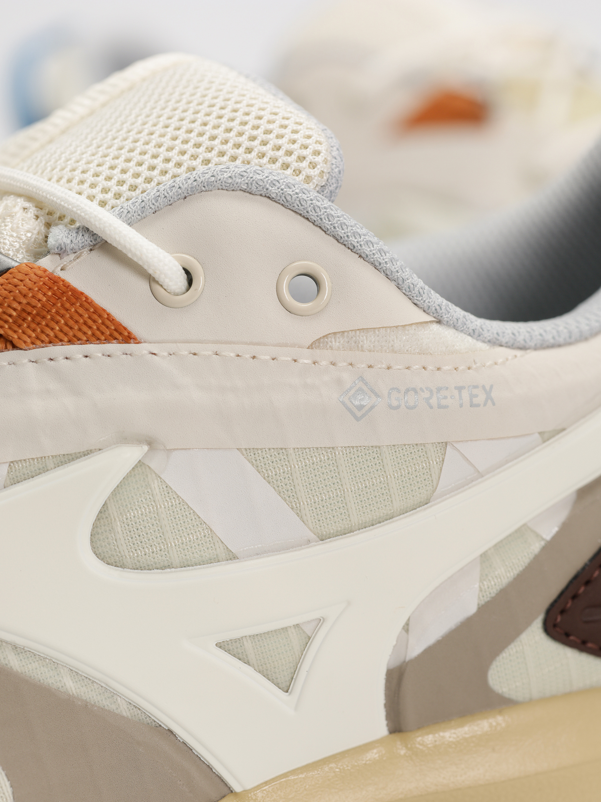 Обувки Mizuno Wave Mujin TL GTX (summer sand/pristine/chicory coffee)