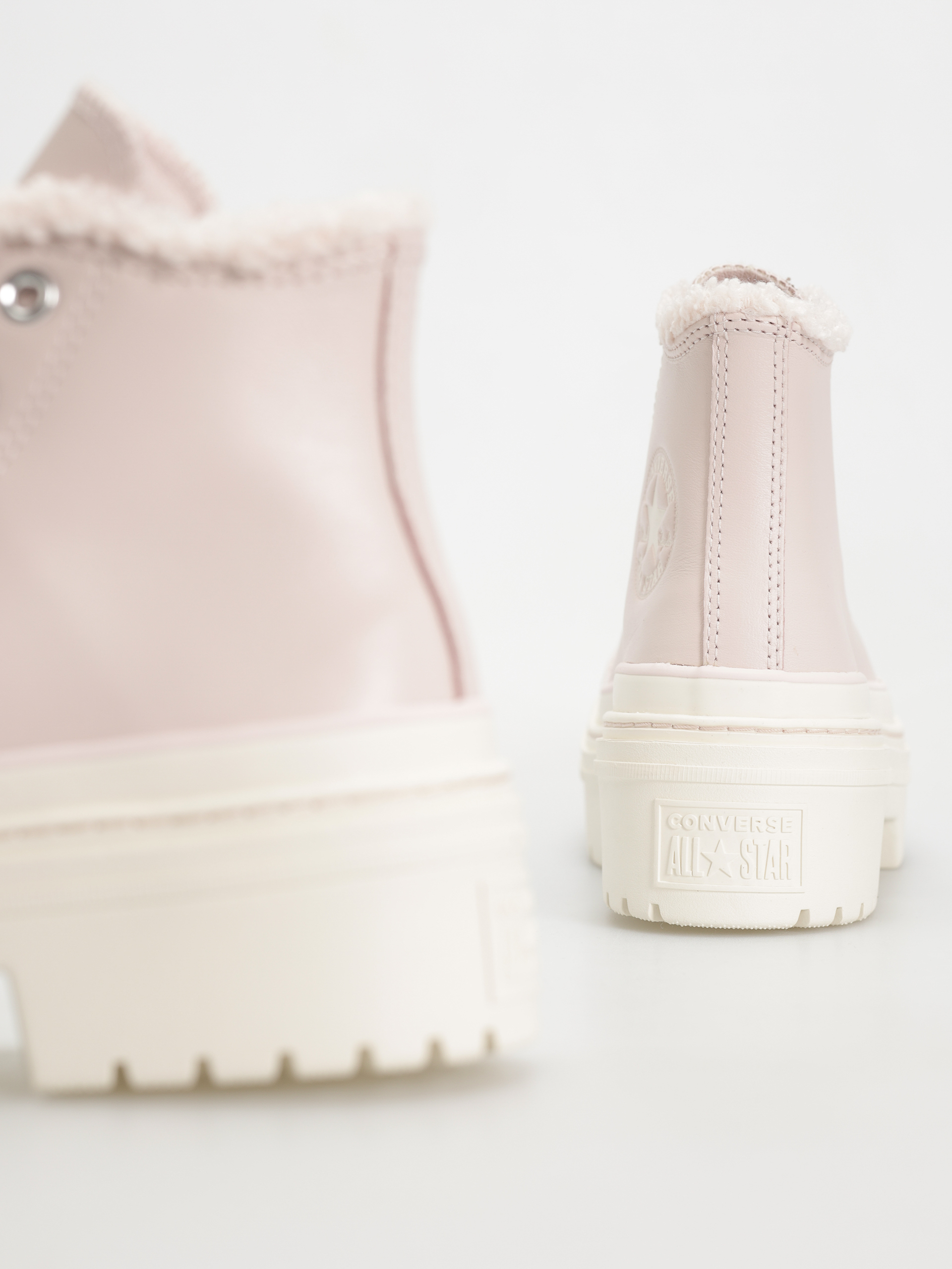 Обувки Converse Chuck Taylor All Star Lugged Heel Sherpa Wmn (blush hush/egret/egret)