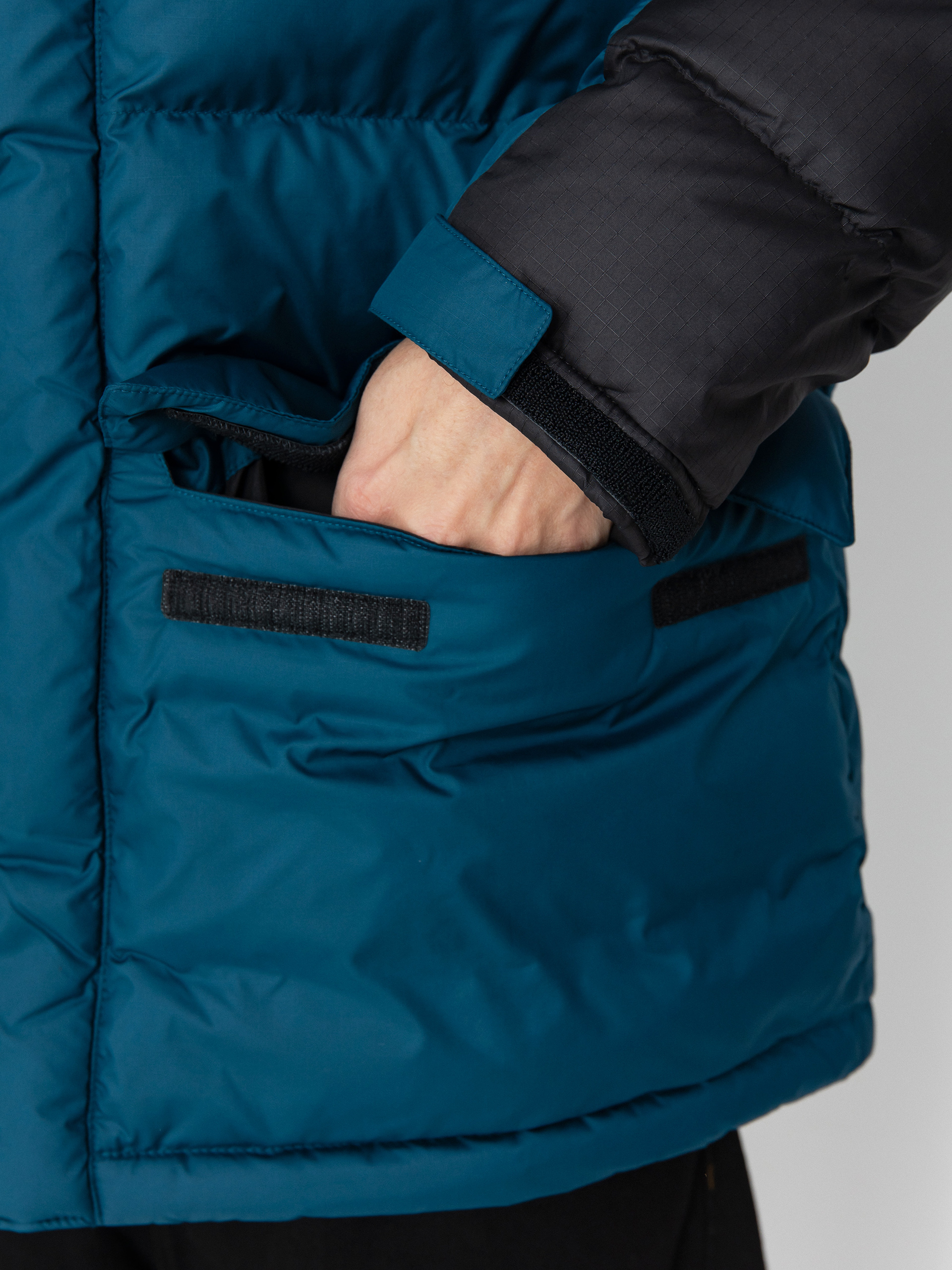 Яке The North Face Limbara Insulated Parka (midnight petrol)