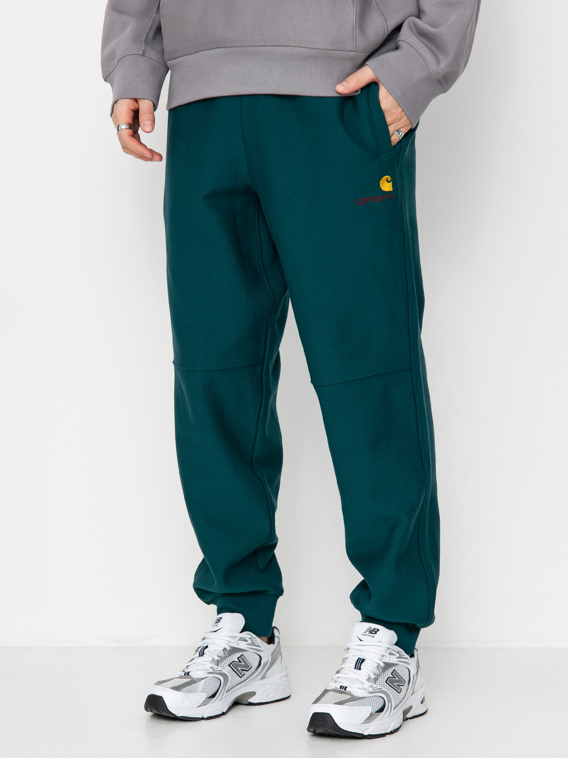 Панталони Carhartt WIP American Script Jogging (malachite)