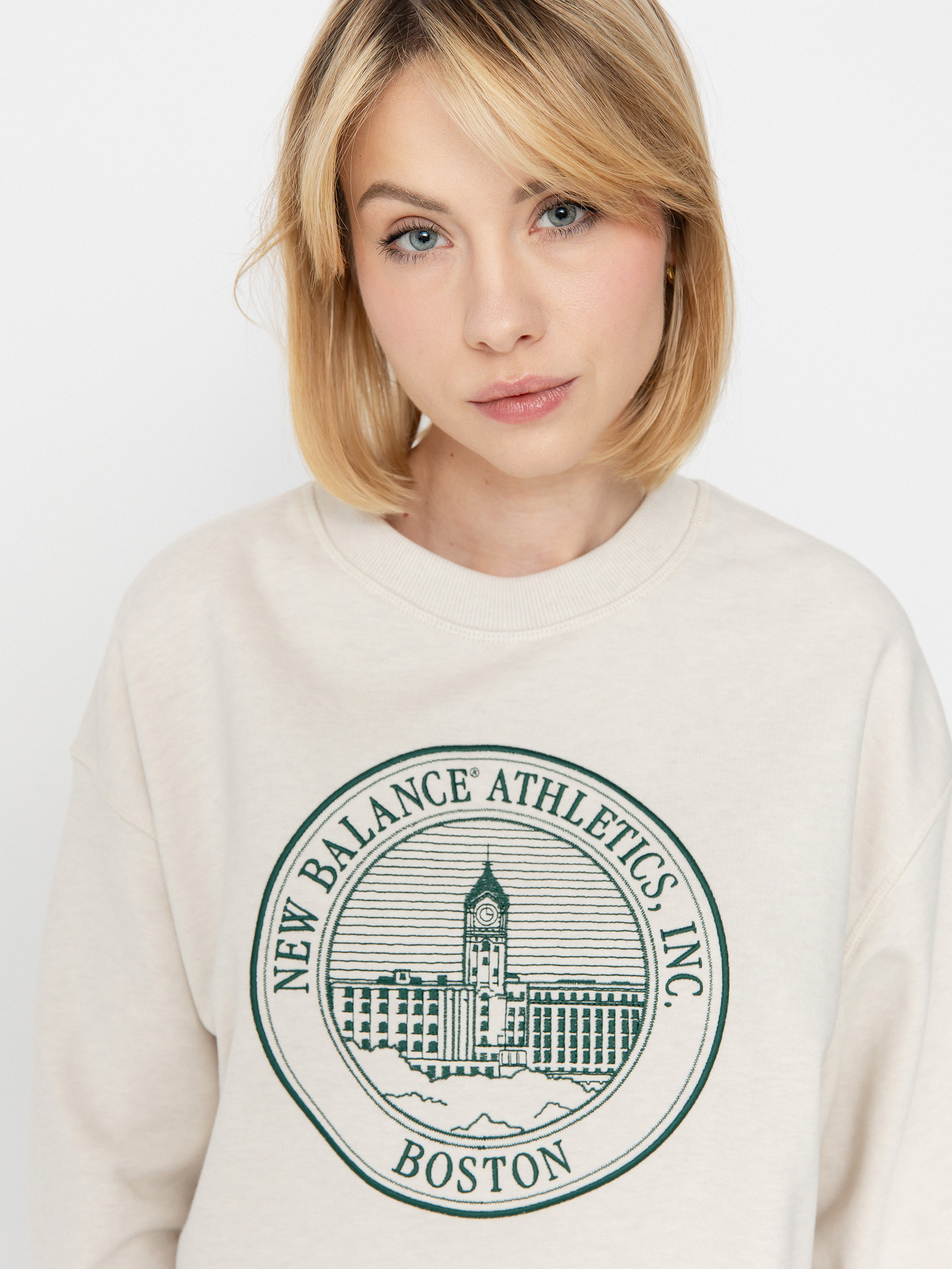 Суитшърт New Balance Athletics French Terry Oversized Crest Crew Wmn (linen heather)
