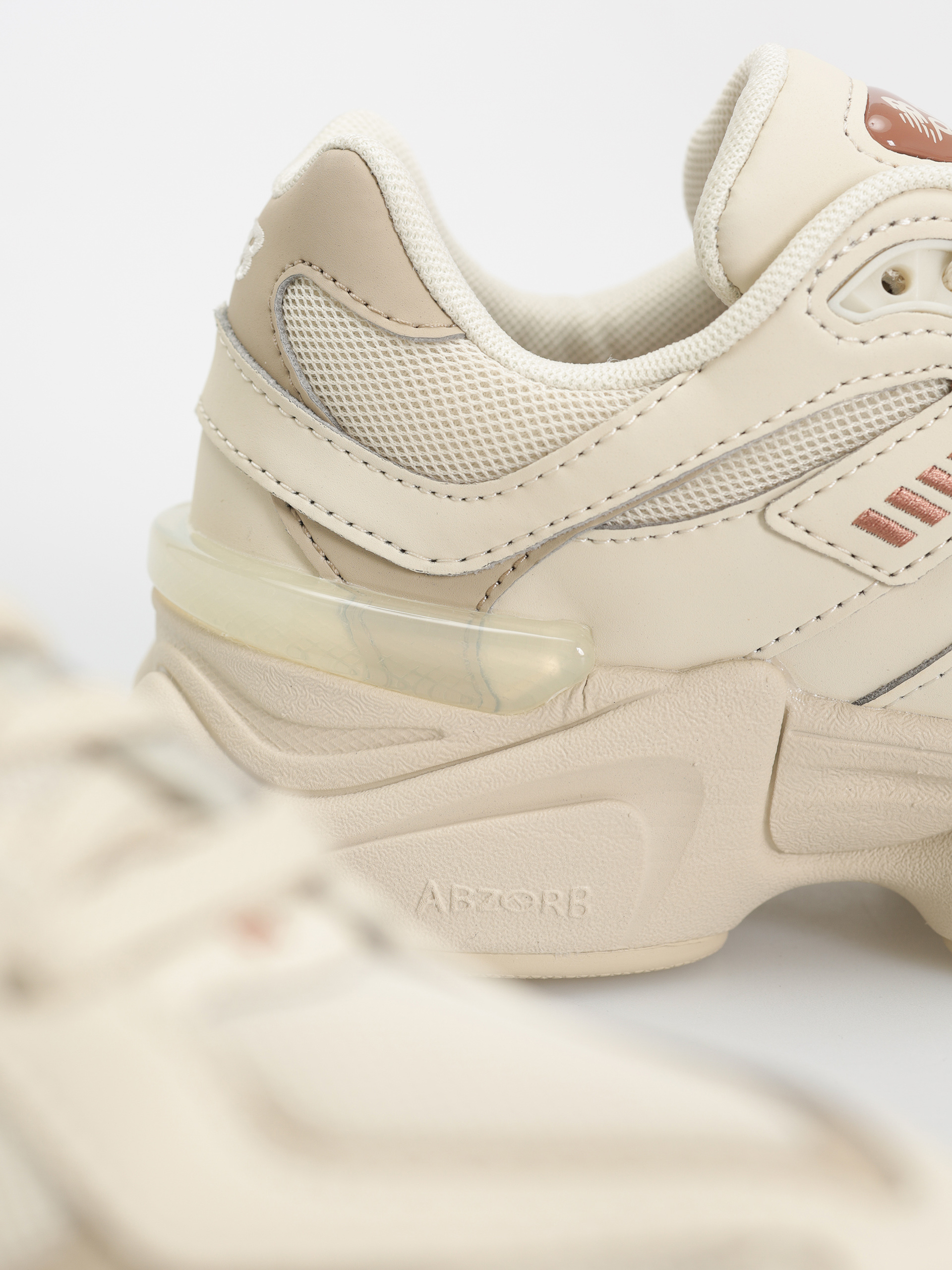 Обувки New Balance 9060 JR (bone)