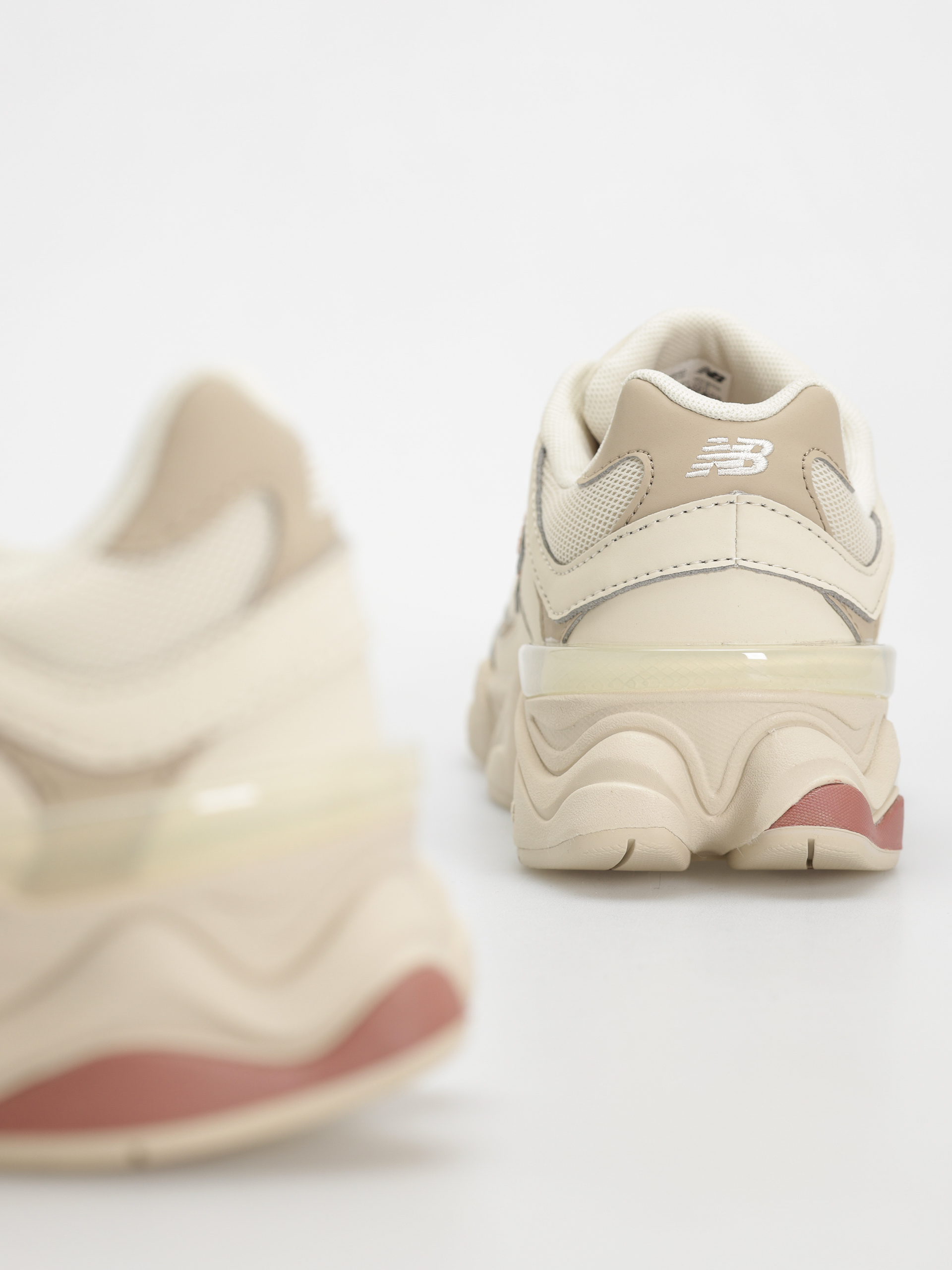 Обувки New Balance 9060 JR (bone)