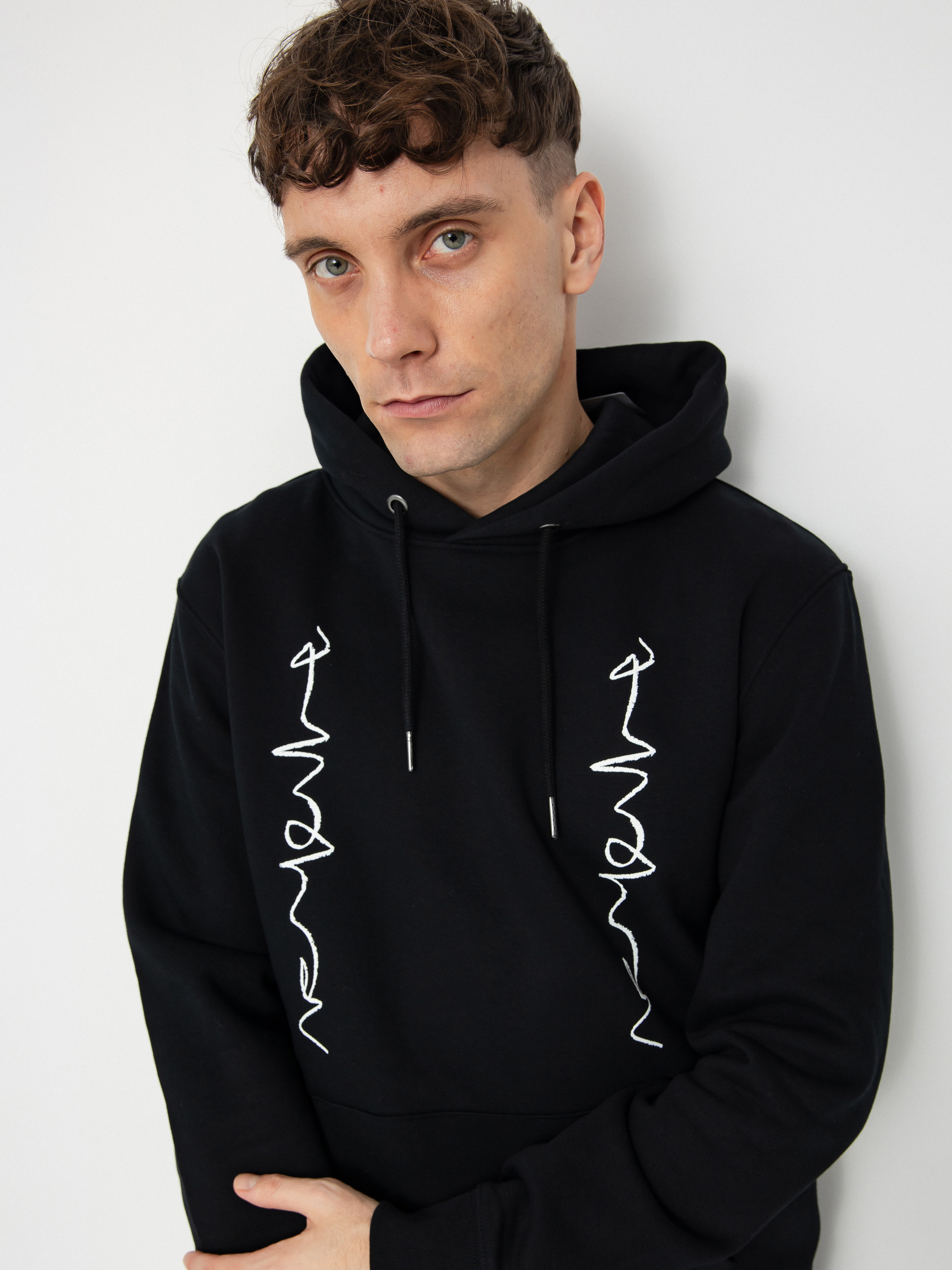 Суитшърт с качулка Poetic Collective Crayon Chain HD (black)