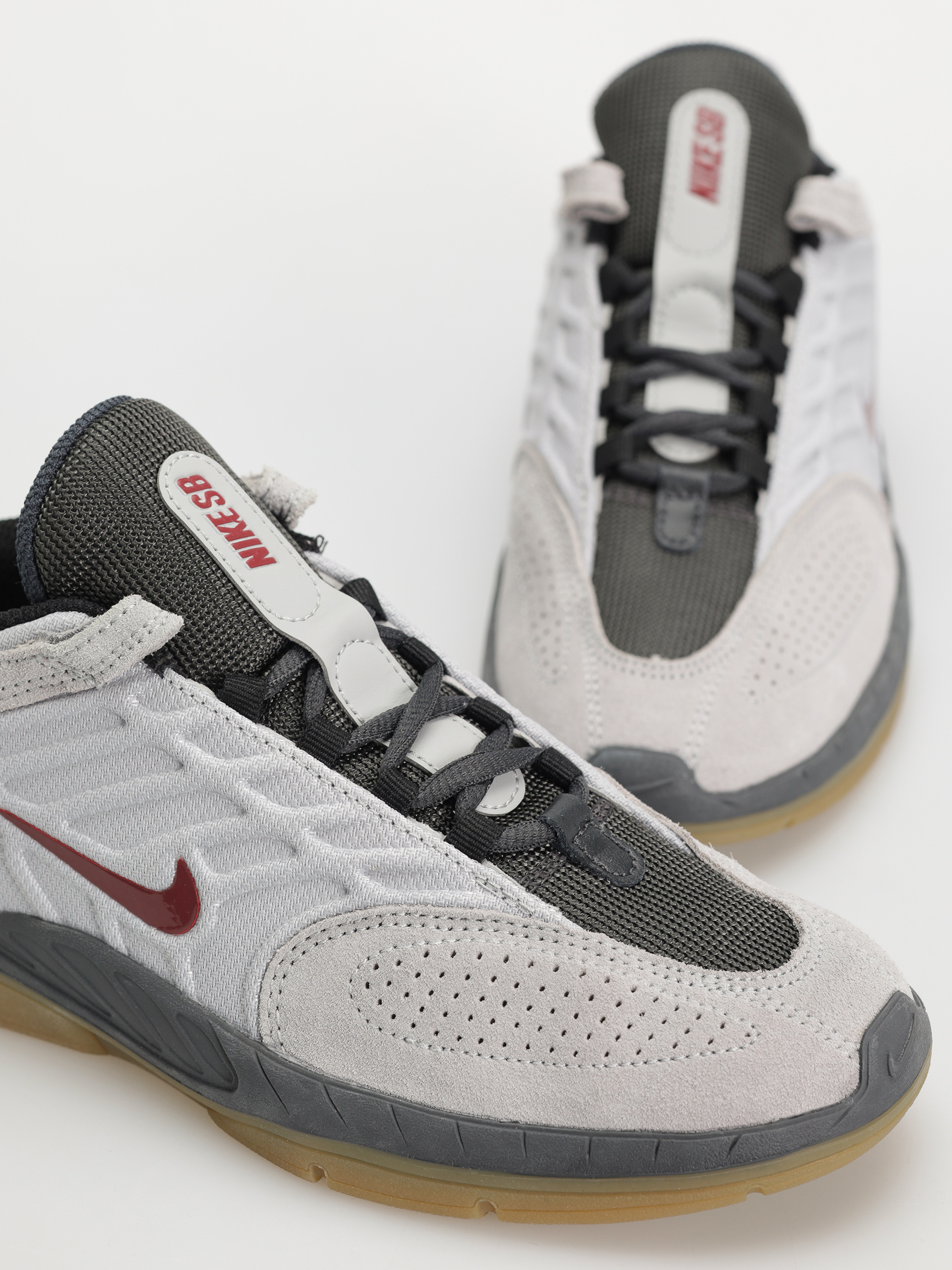 Обувки Nike SB Vertebrae (lt smoke grey/dark team red)