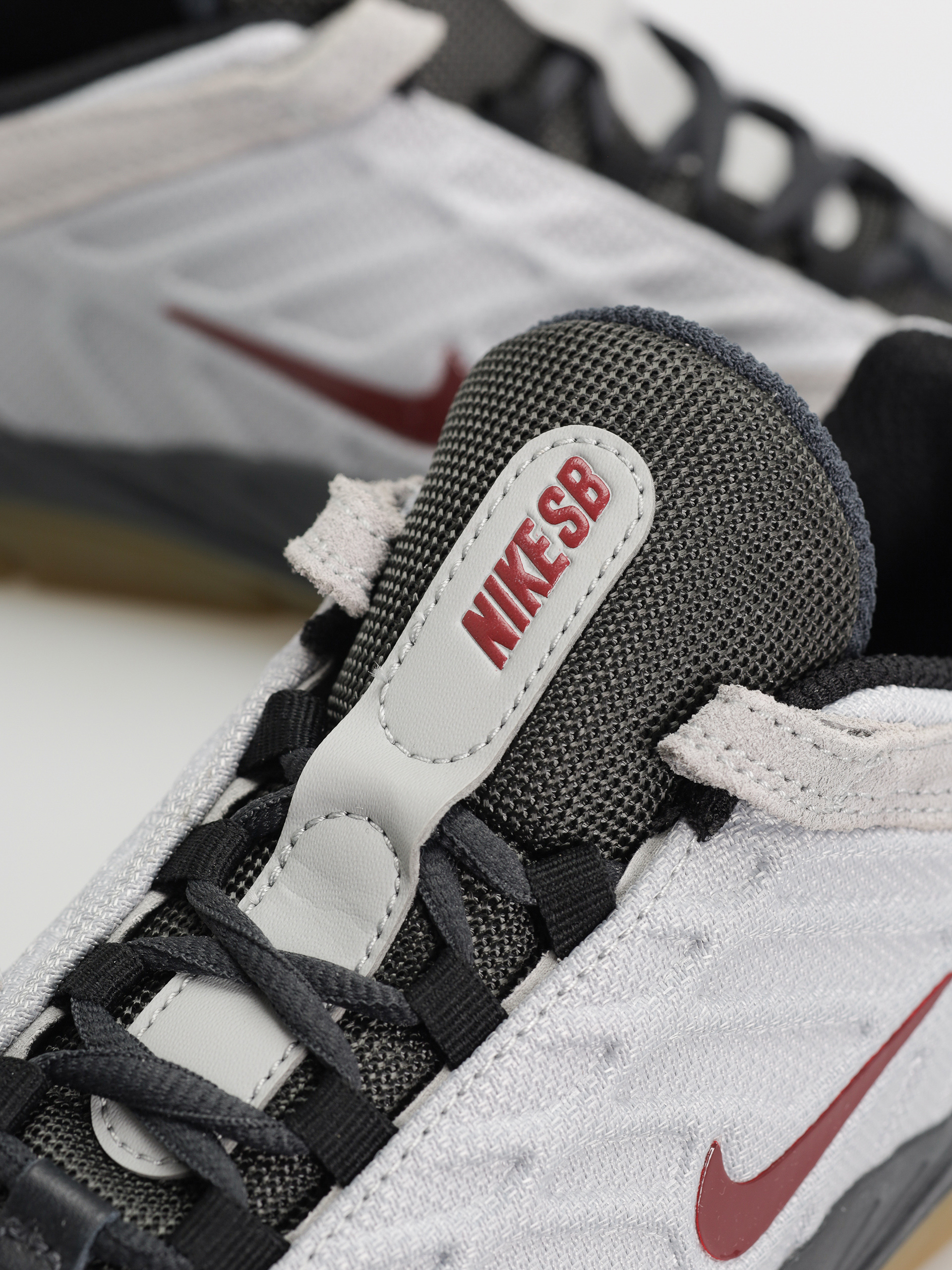 Обувки Nike SB Vertebrae (lt smoke grey/dark team red)
