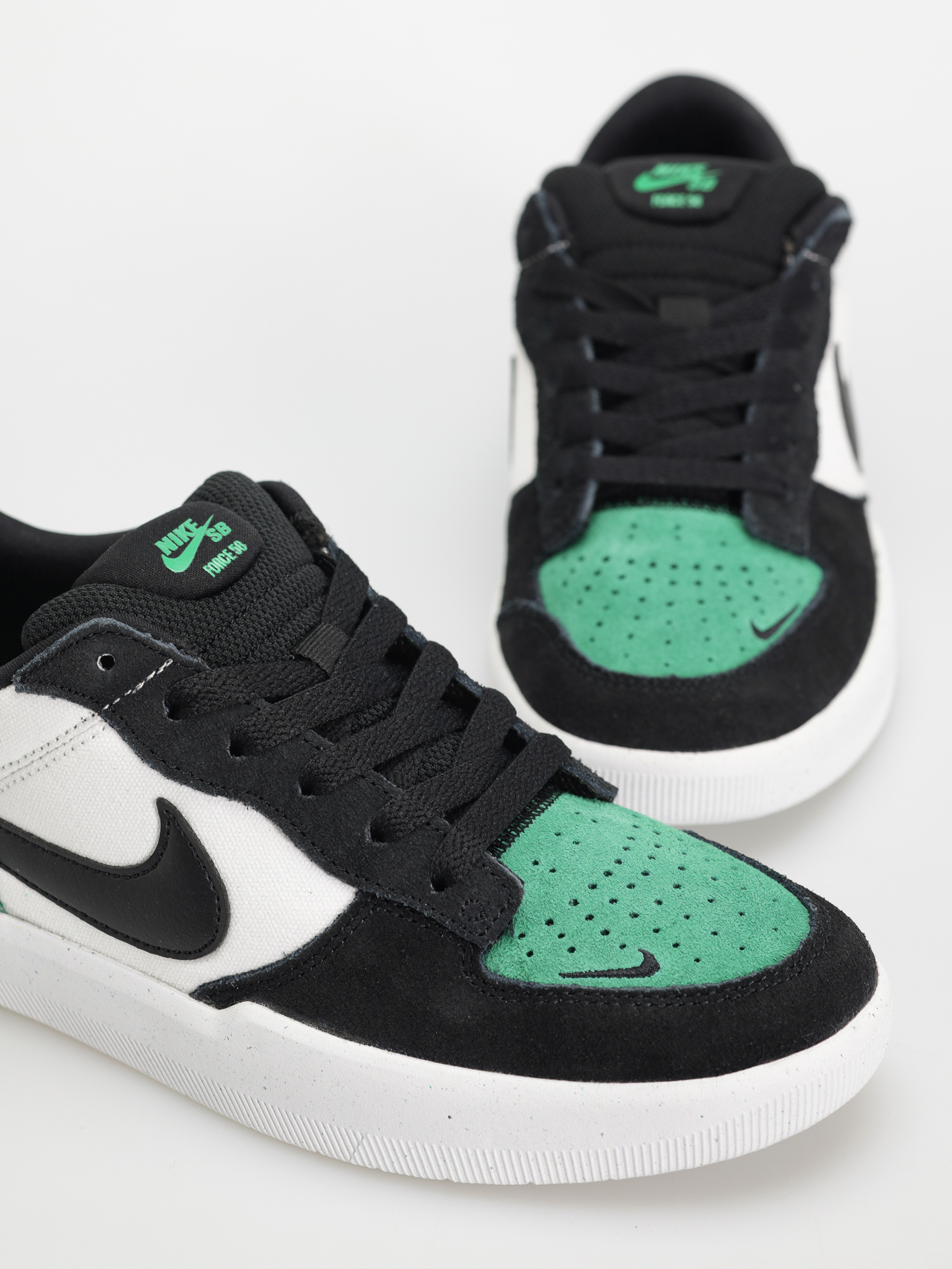 Обувки Nike SB Force 58 (white/black stadium green white)