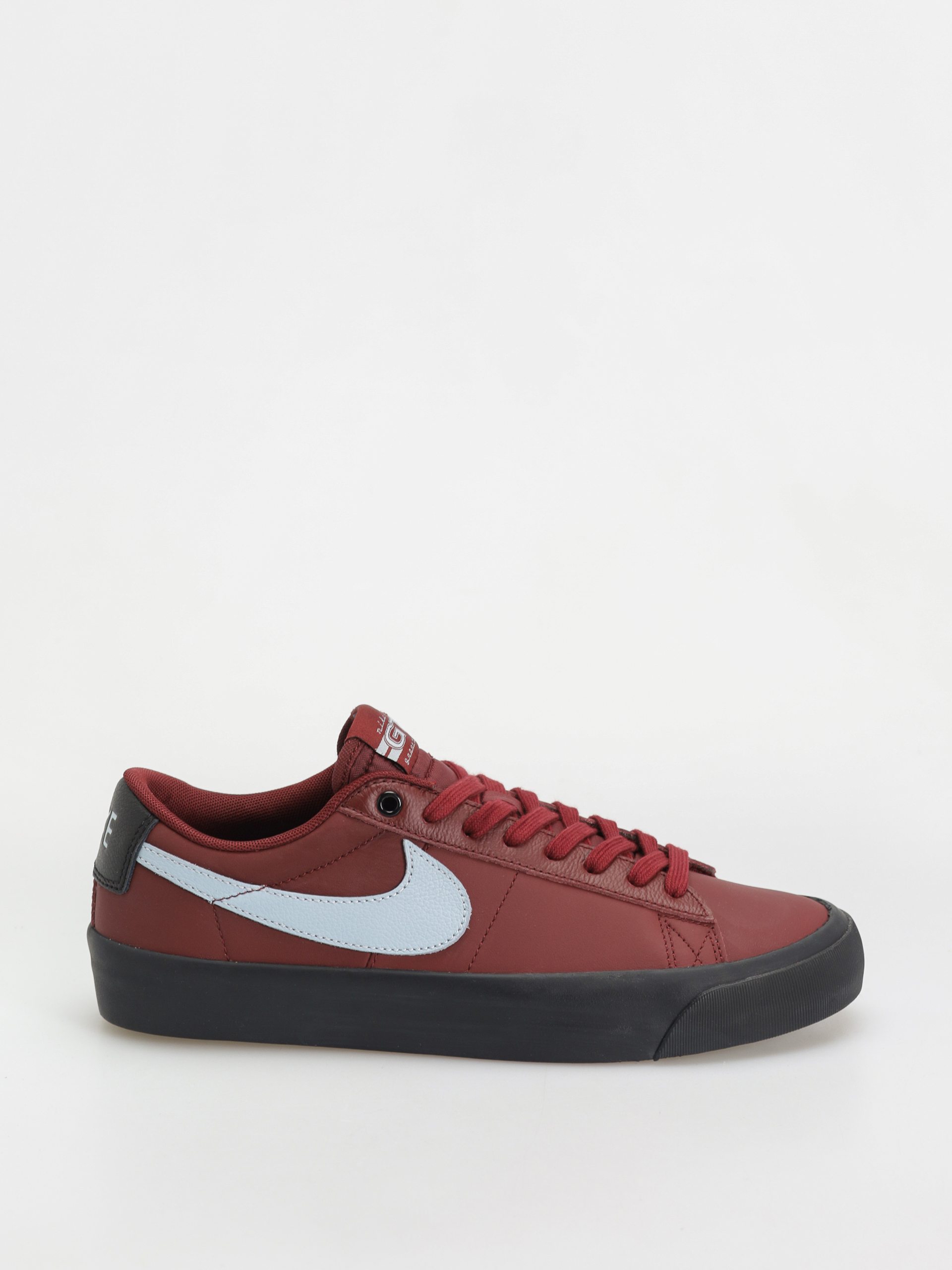 Обувки Nike SB Blazer Low Pro GT (dark team red/lt armory blue)