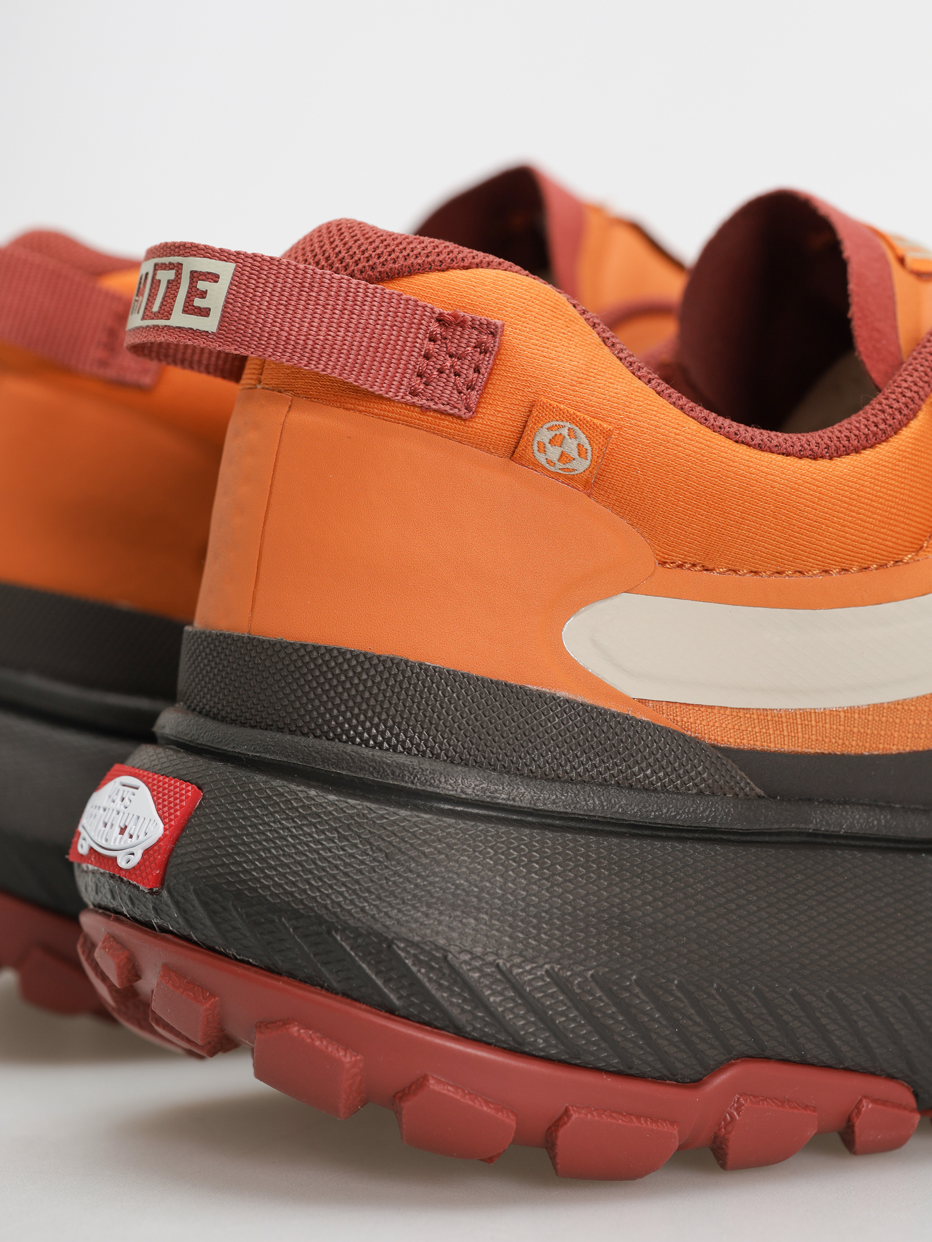 Обувки Vans Mte Crosspath (marmalade)